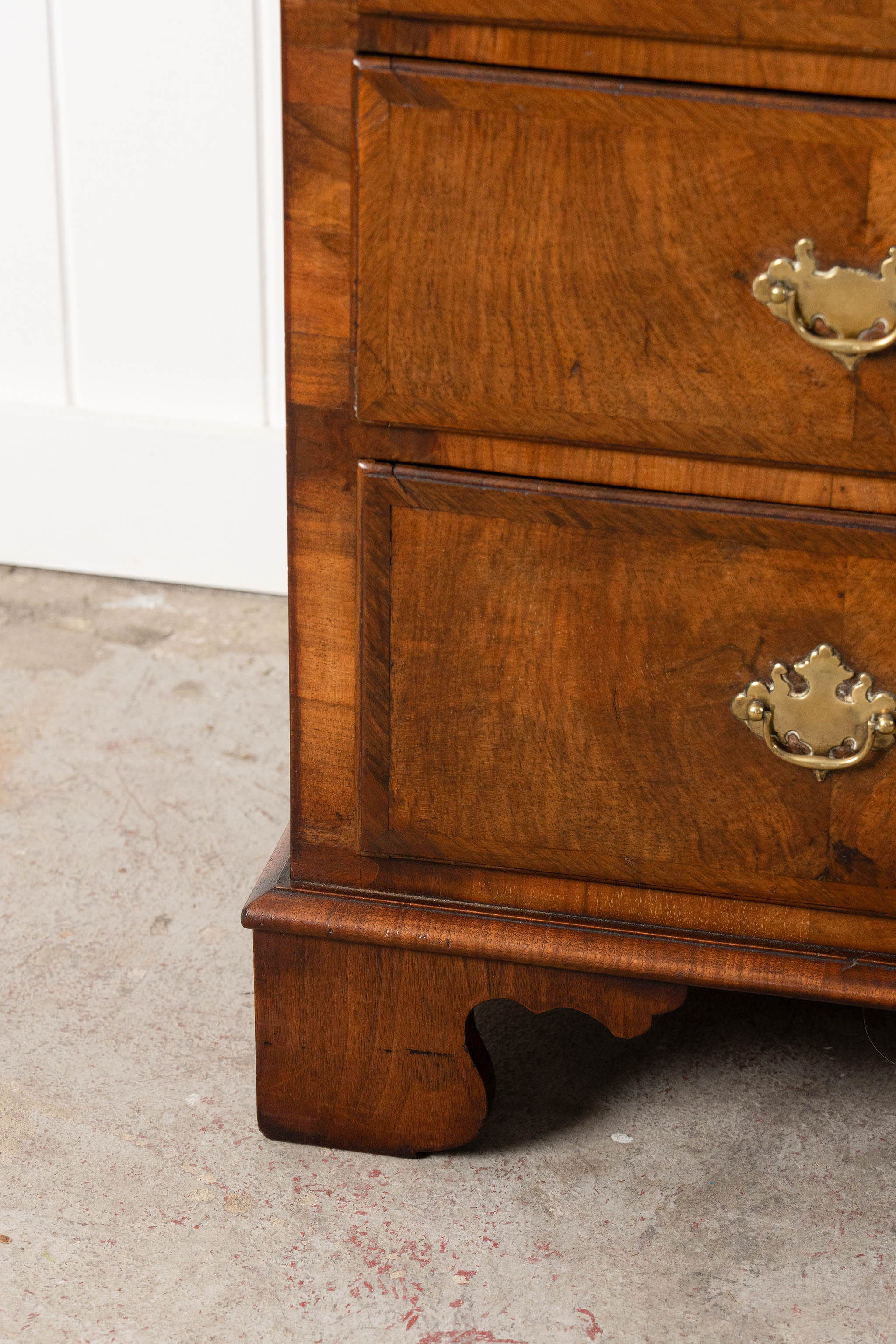 George III English Burl Walnut Chest of Drawers with Overlay Drawers on Brackets (c. 1760-1820)