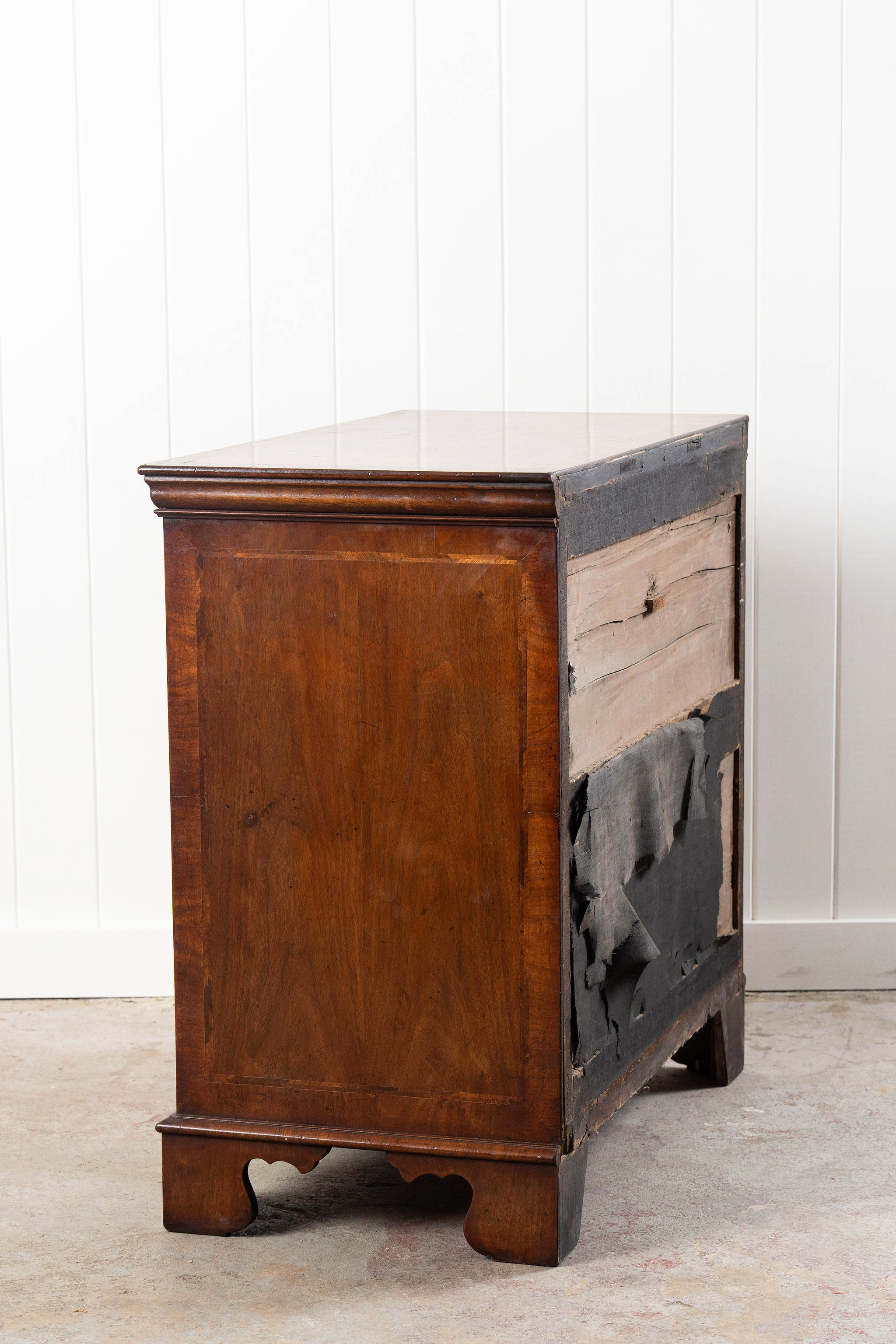 George III English Burl Walnut Chest of Drawers with Overlay Drawers on Brackets (c. 1760-1820)