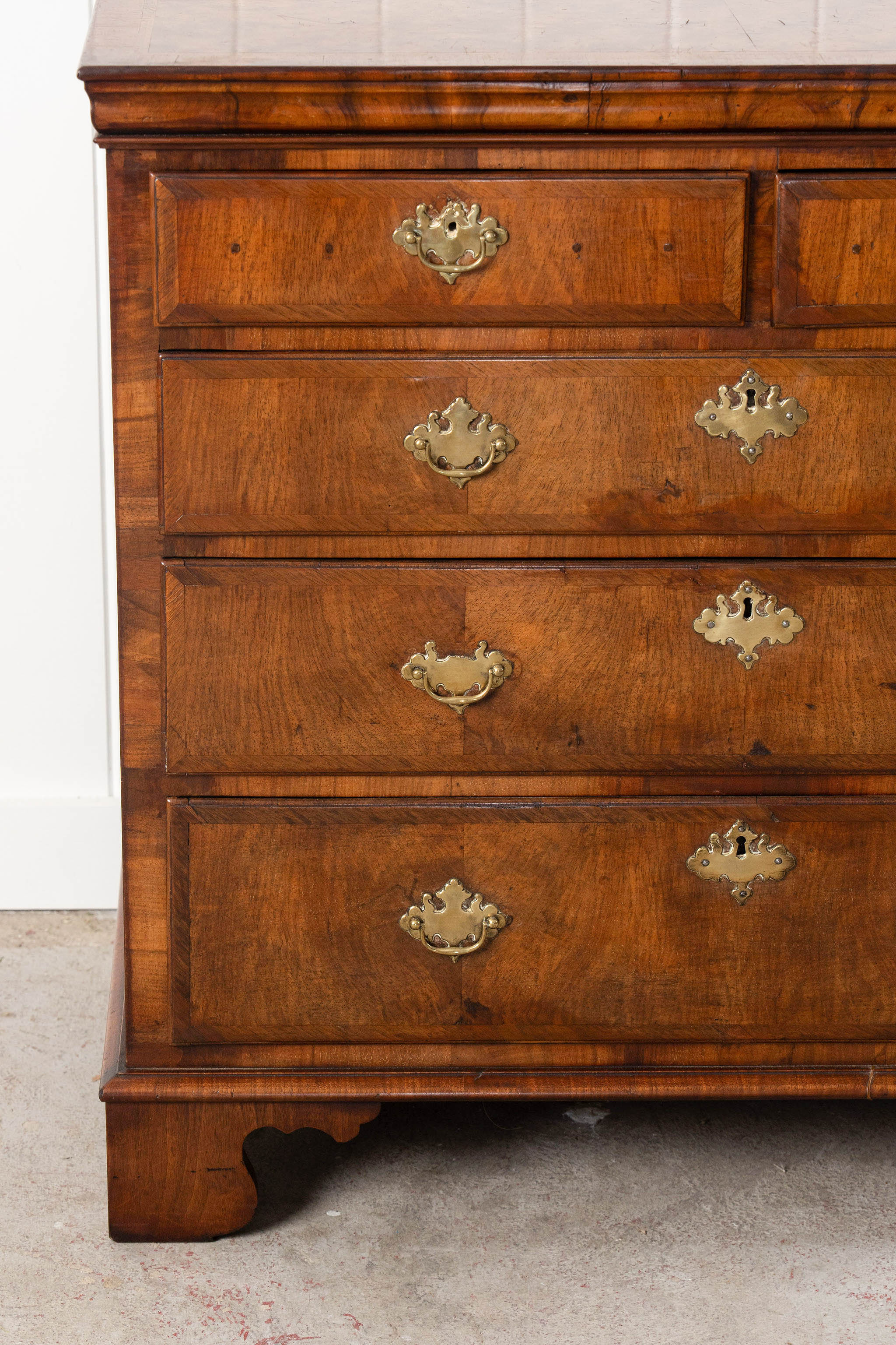 George III English Burl Walnut Chest of Drawers with Overlay Drawers on Brackets (c. 1760-1820)