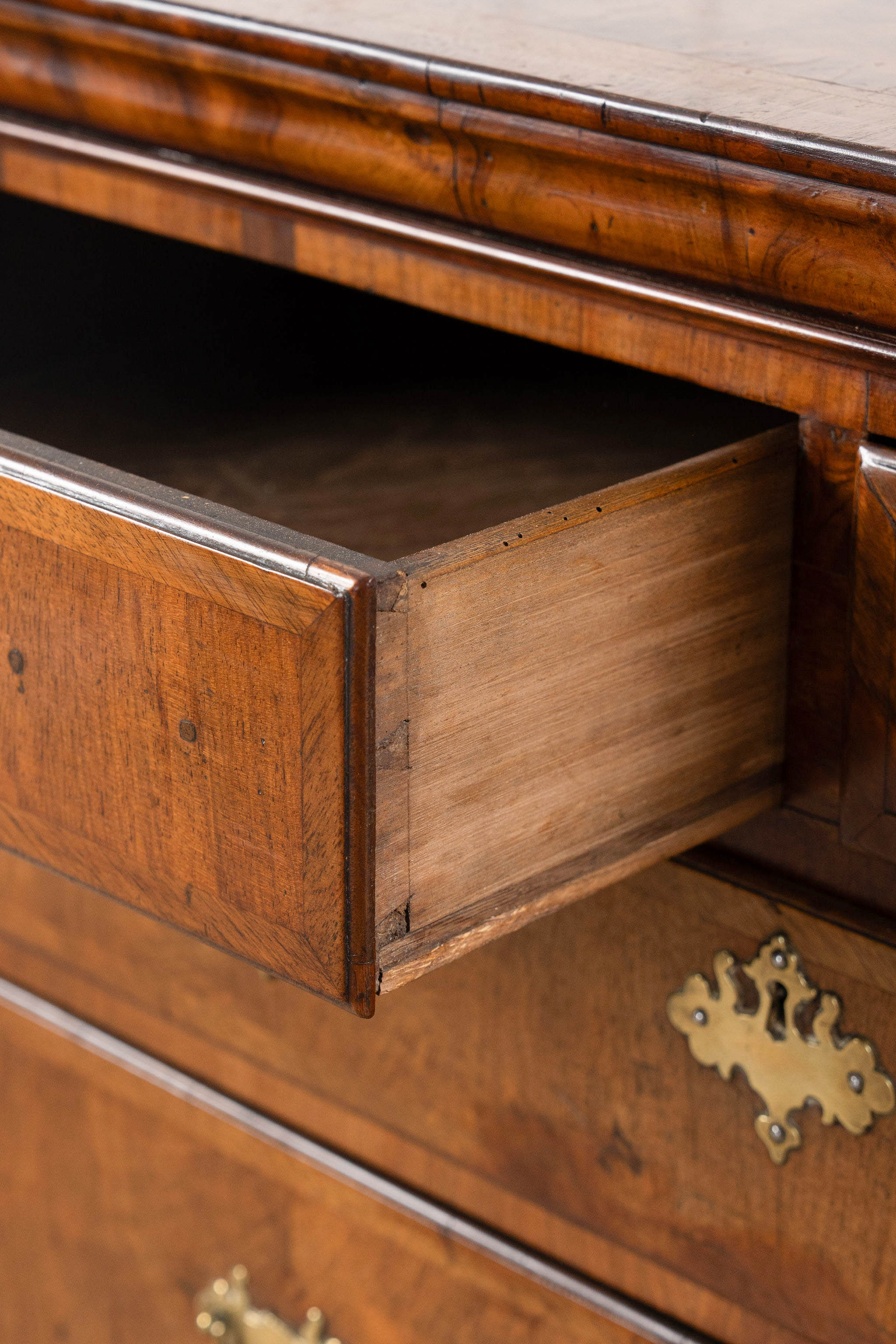 George III English Burl Walnut Chest of Drawers with Overlay Drawers on Brackets (c. 1760-1820)