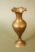 Load image into Gallery viewer, Petite Scalloped Brass Bud Vase