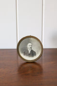 Load image into Gallery viewer, Petite French Brass Circle Frame (Tabletop)