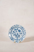 Load image into Gallery viewer, Vintage Meissen Blue Onion 9.75” Dinner Plate