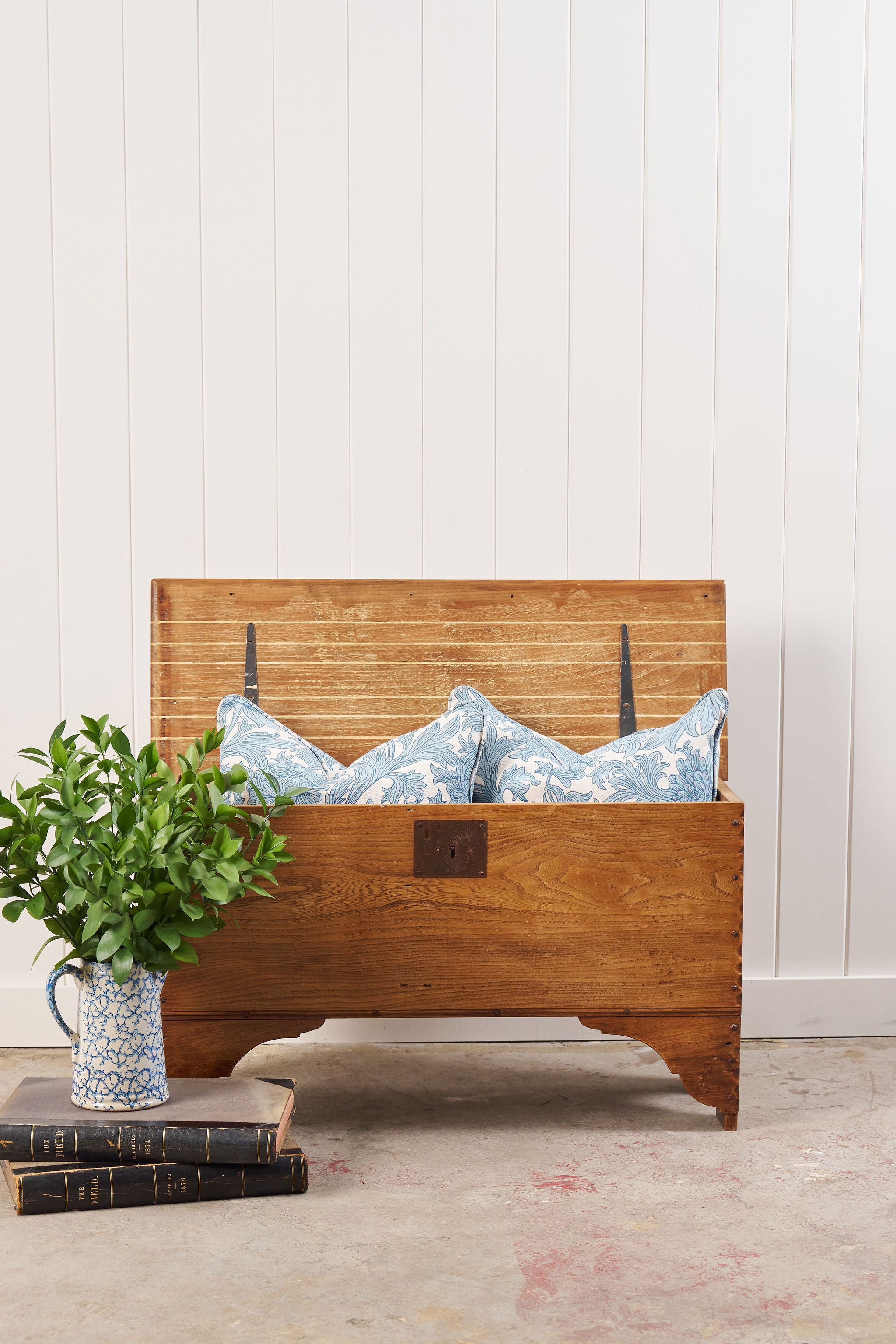 Elm Wood Blanket Chest with Notched Edge