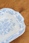 Load image into Gallery viewer, 19th Century Asiatic Pheasant Square Tureen (no lid)