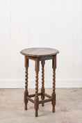 Load image into Gallery viewer, Antique English Round Oak Barley Twist Table With Scalloped Edge
