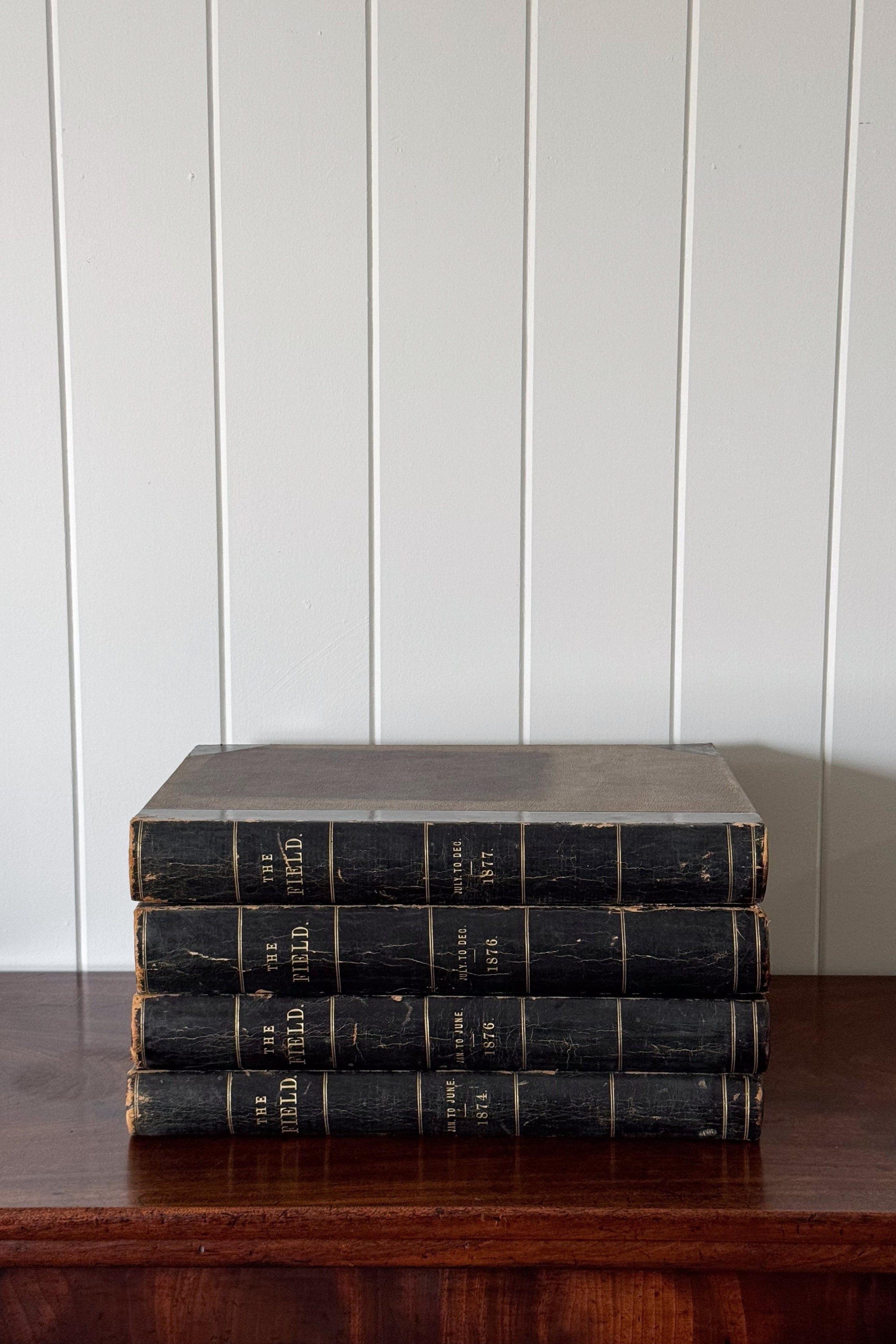Single Volume of 'THE FIELD' | British Gentlemen's Sporting Magazine (Black)