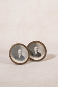 Load image into Gallery viewer, Petite French Brass Circle Frame (Tabletop)