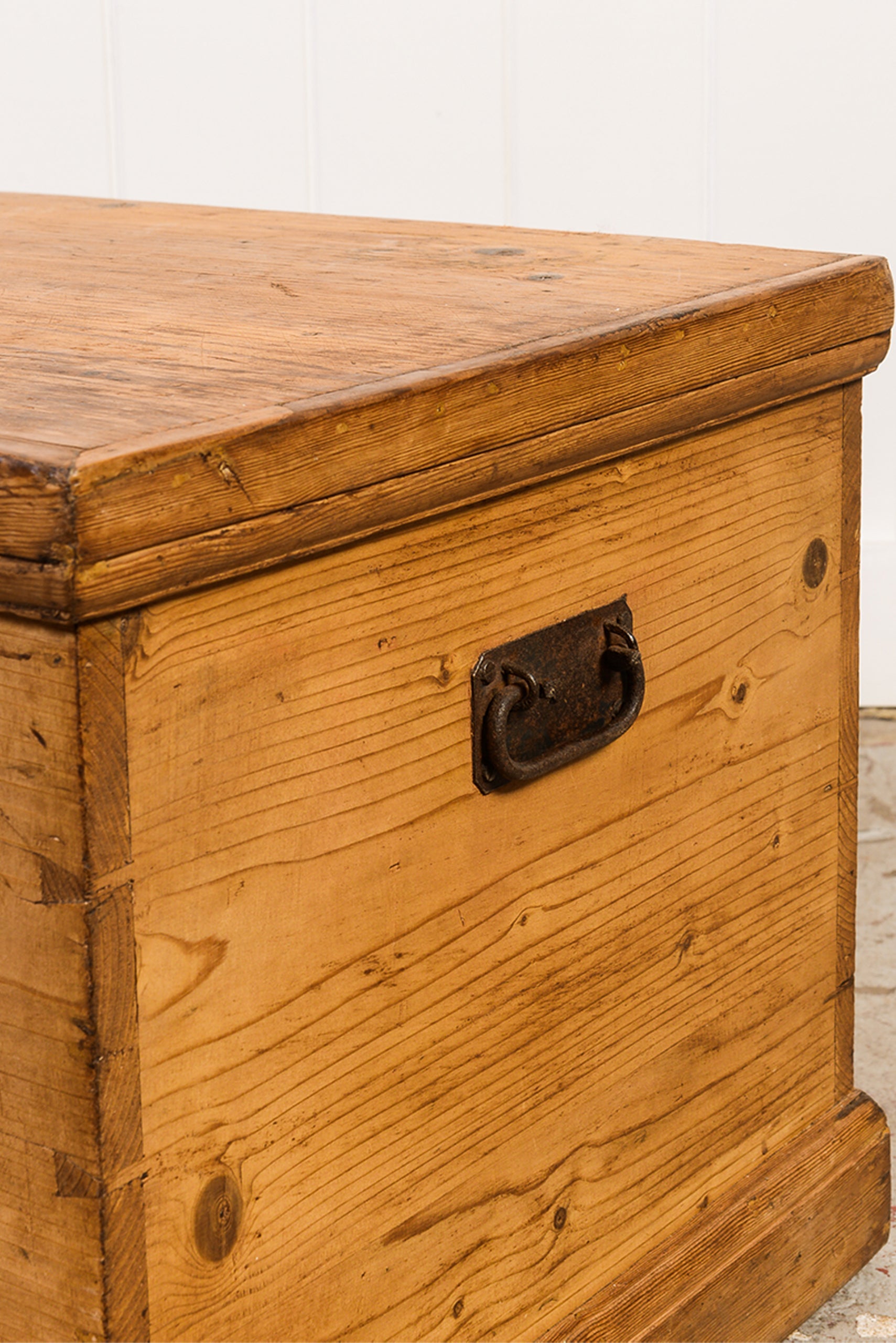 19th Century English Pine Toy/Blanket Trunk (No. 1)