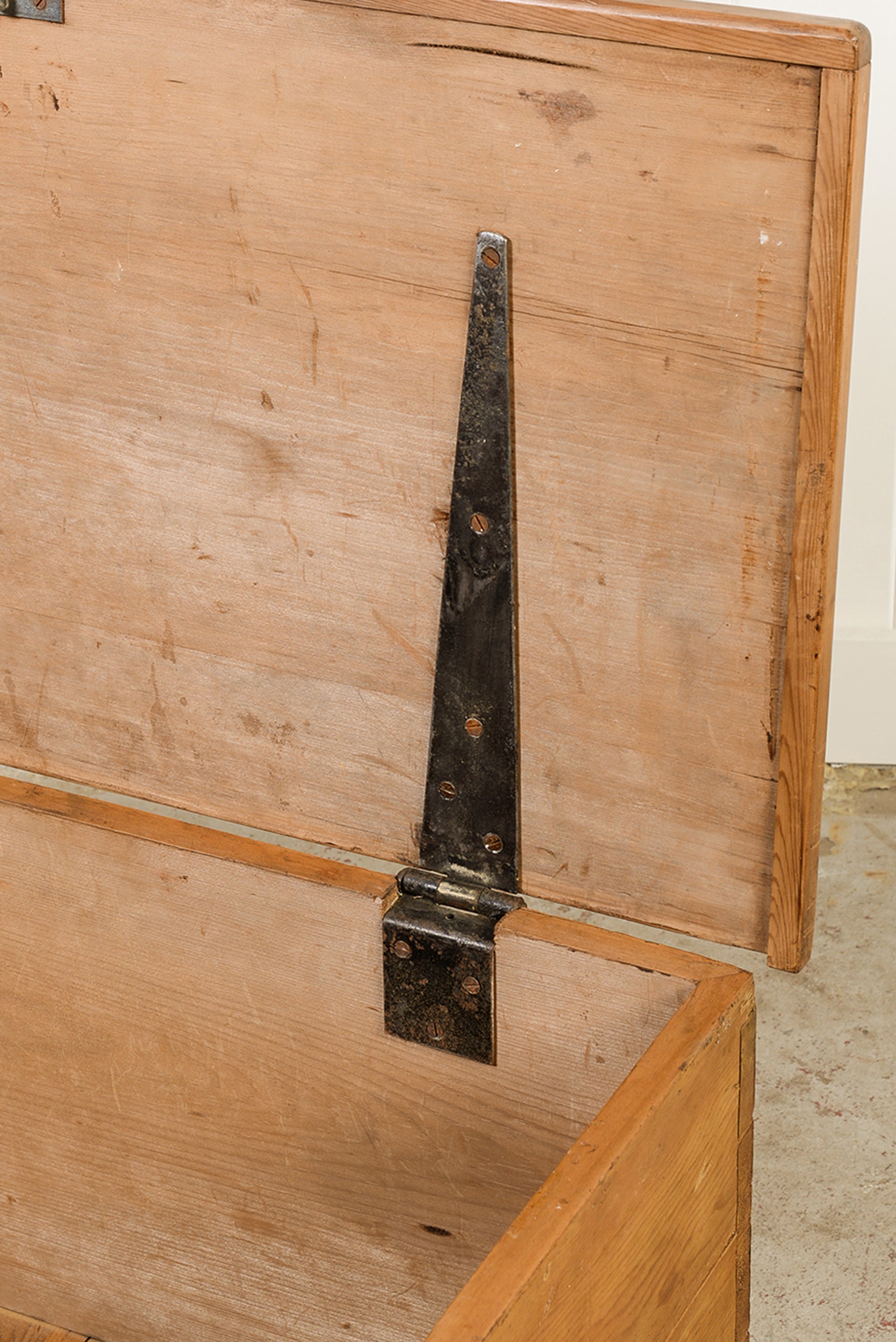19th Century English Pine Toy/Blanket Trunk (No. 2)