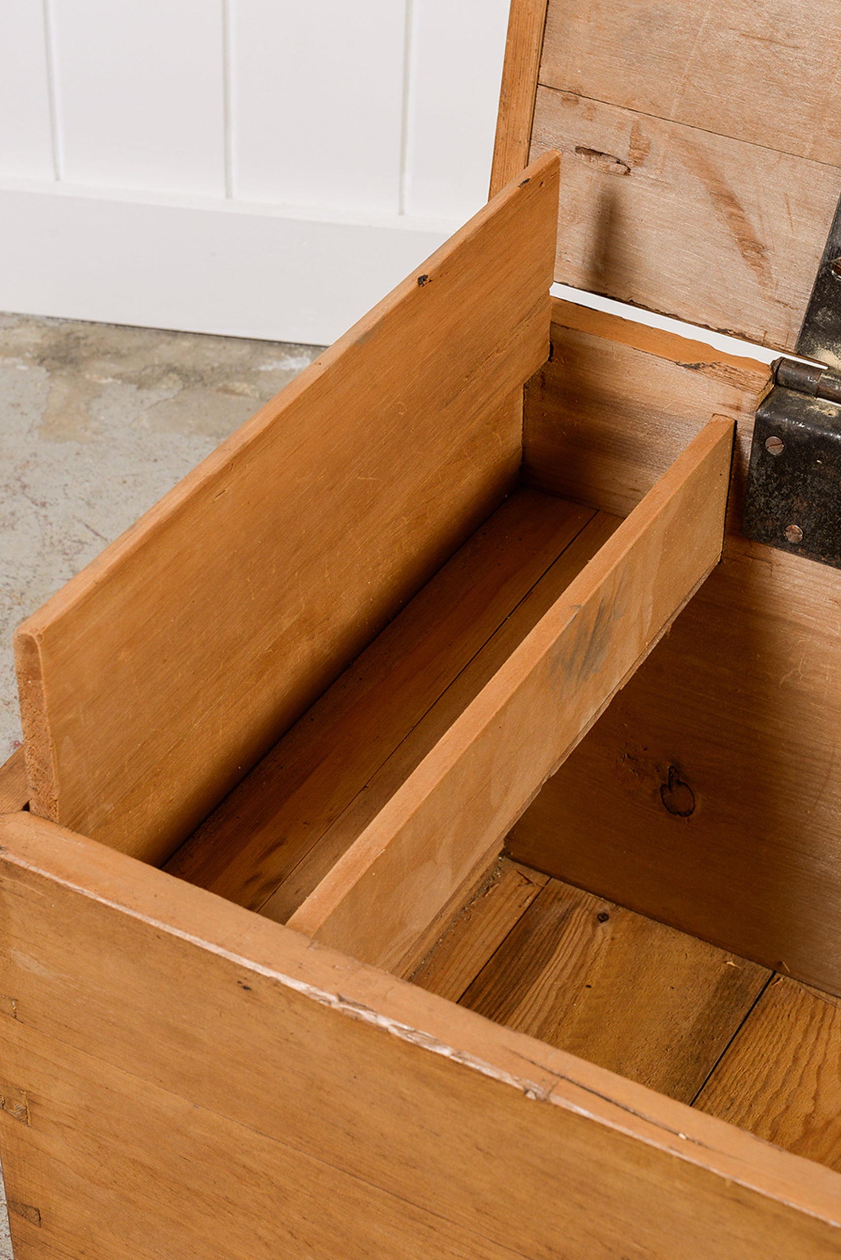 19th Century English Pine Toy/Blanket Trunk (No. 2)