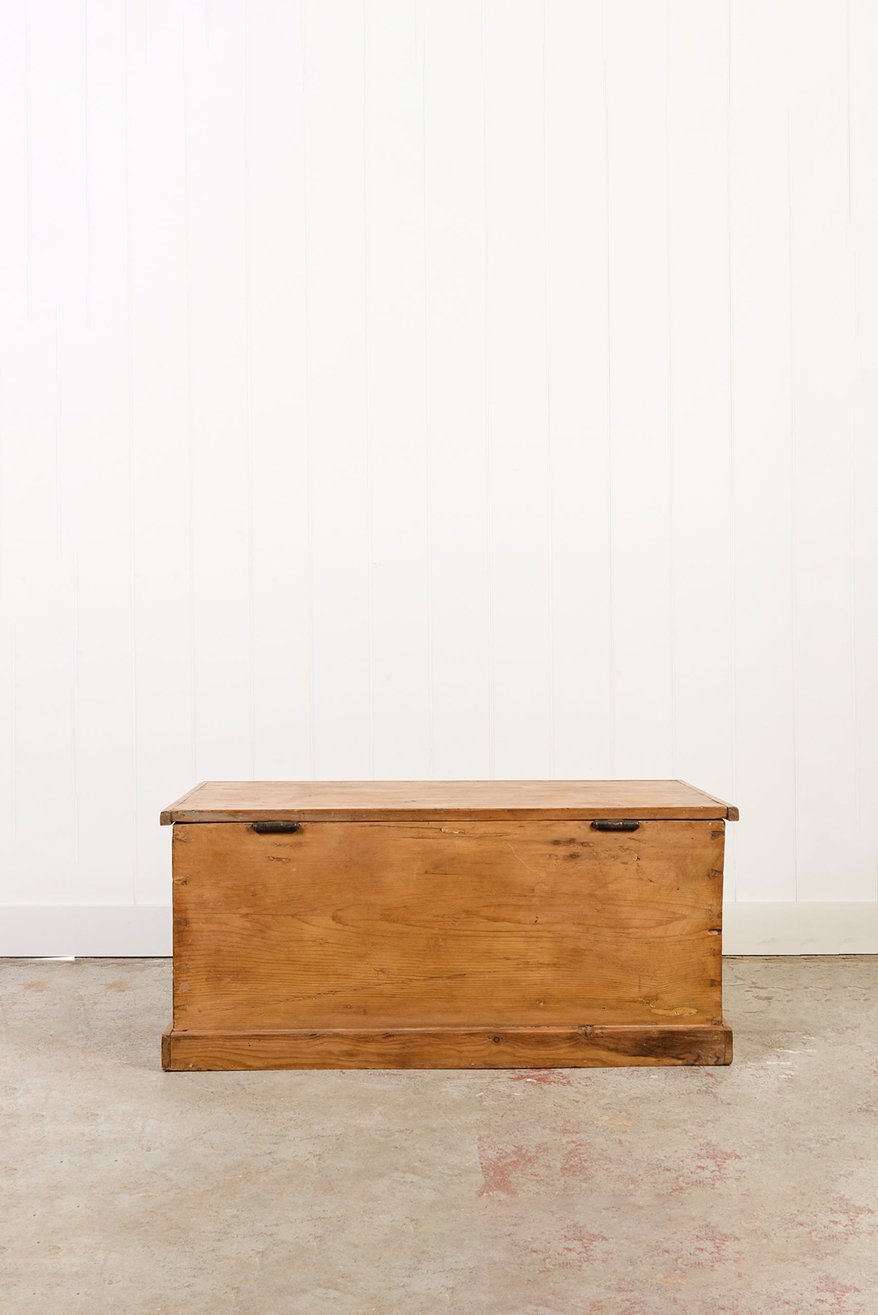 19th Century English Pine Toy/Blanket Trunk (No. 2)