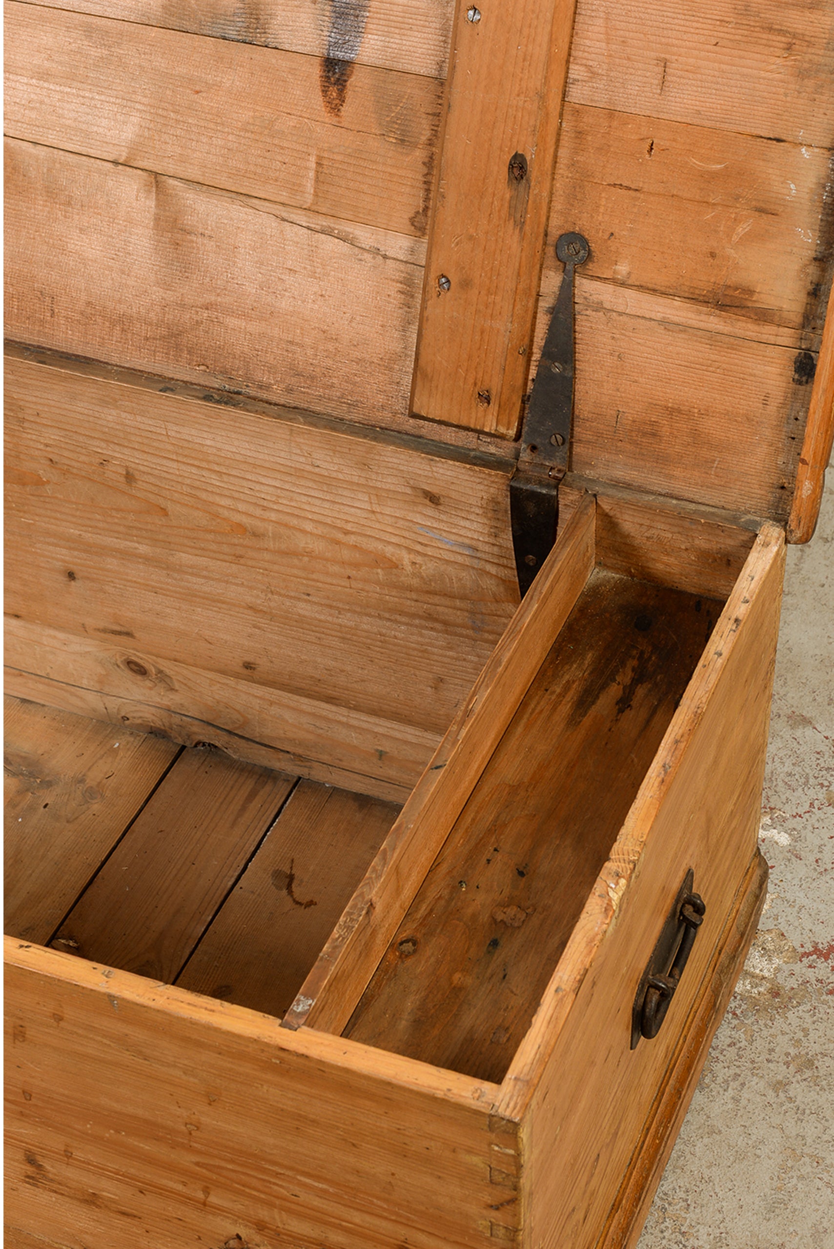19th Century English Pine Toy/Blanket Trunk (No. 3)