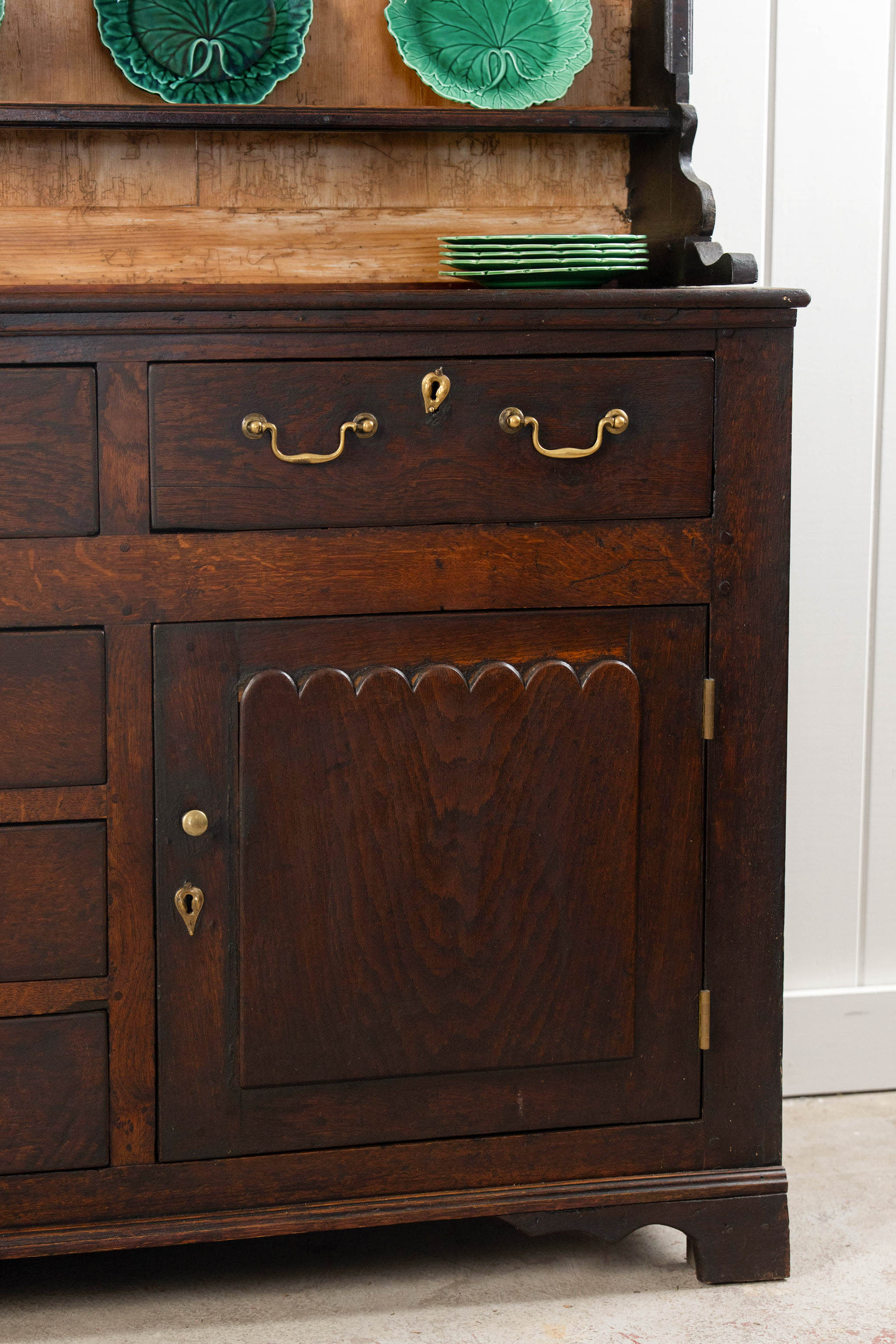 18th Century Oak Buffet + Plate Rack with Scalloped Detailing (c. 1770)