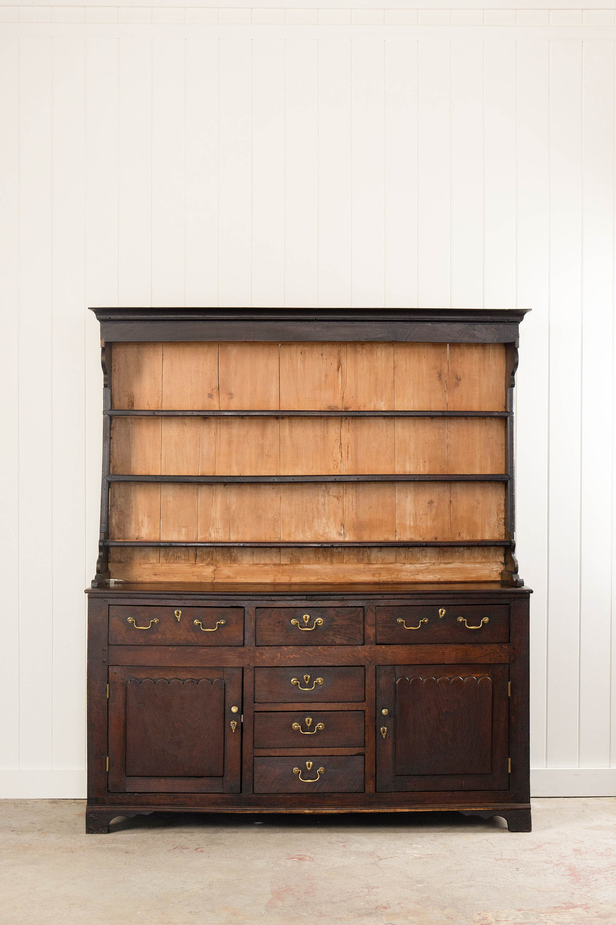 18th Century Oak Buffet + Plate Rack with Scalloped Detailing (c. 1770)