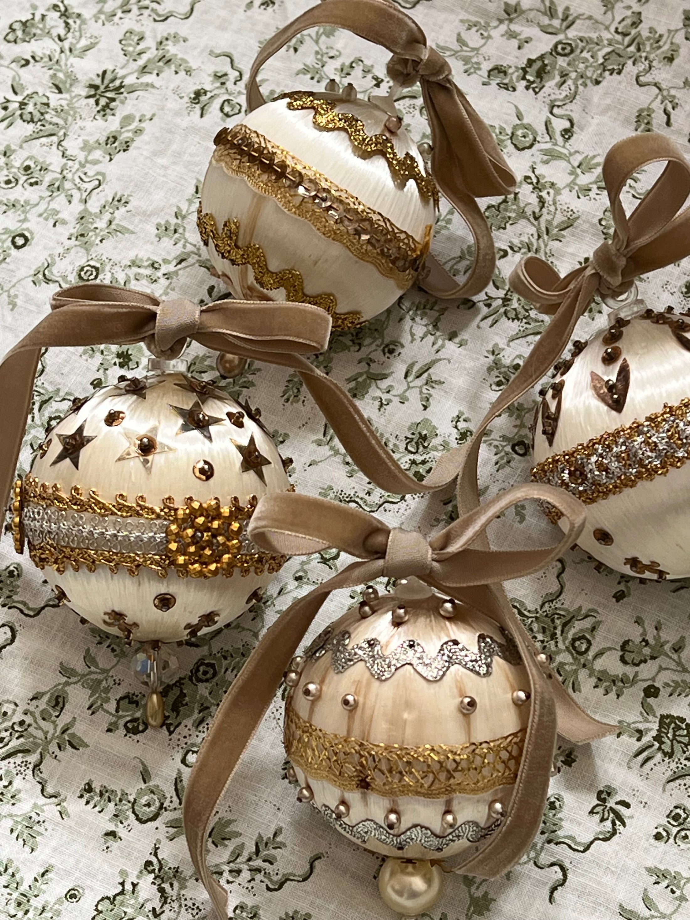 SET of 4 | Vintage Decorated Silk Bulbs (Ivory + Gold)