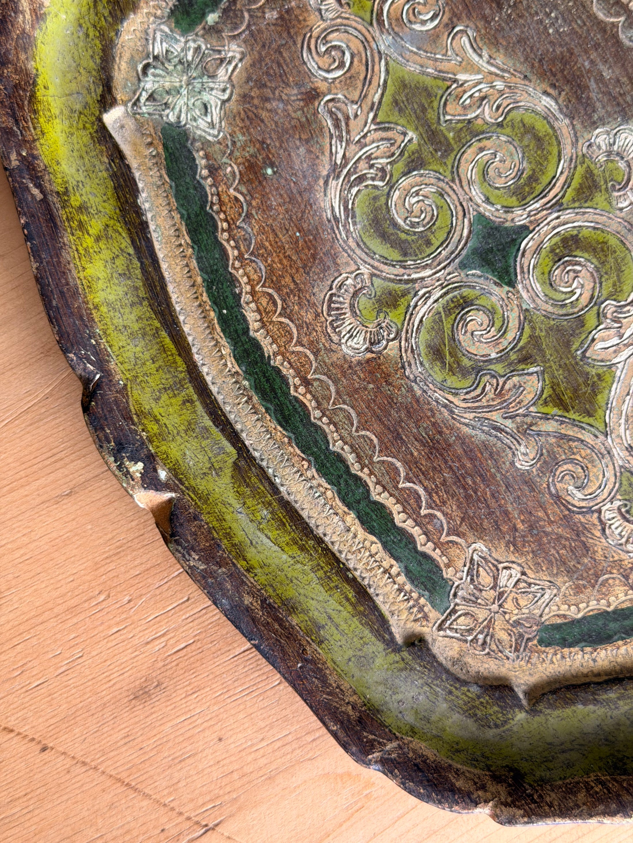 Petite Florentine Tray with Light + Dark Green Coloring