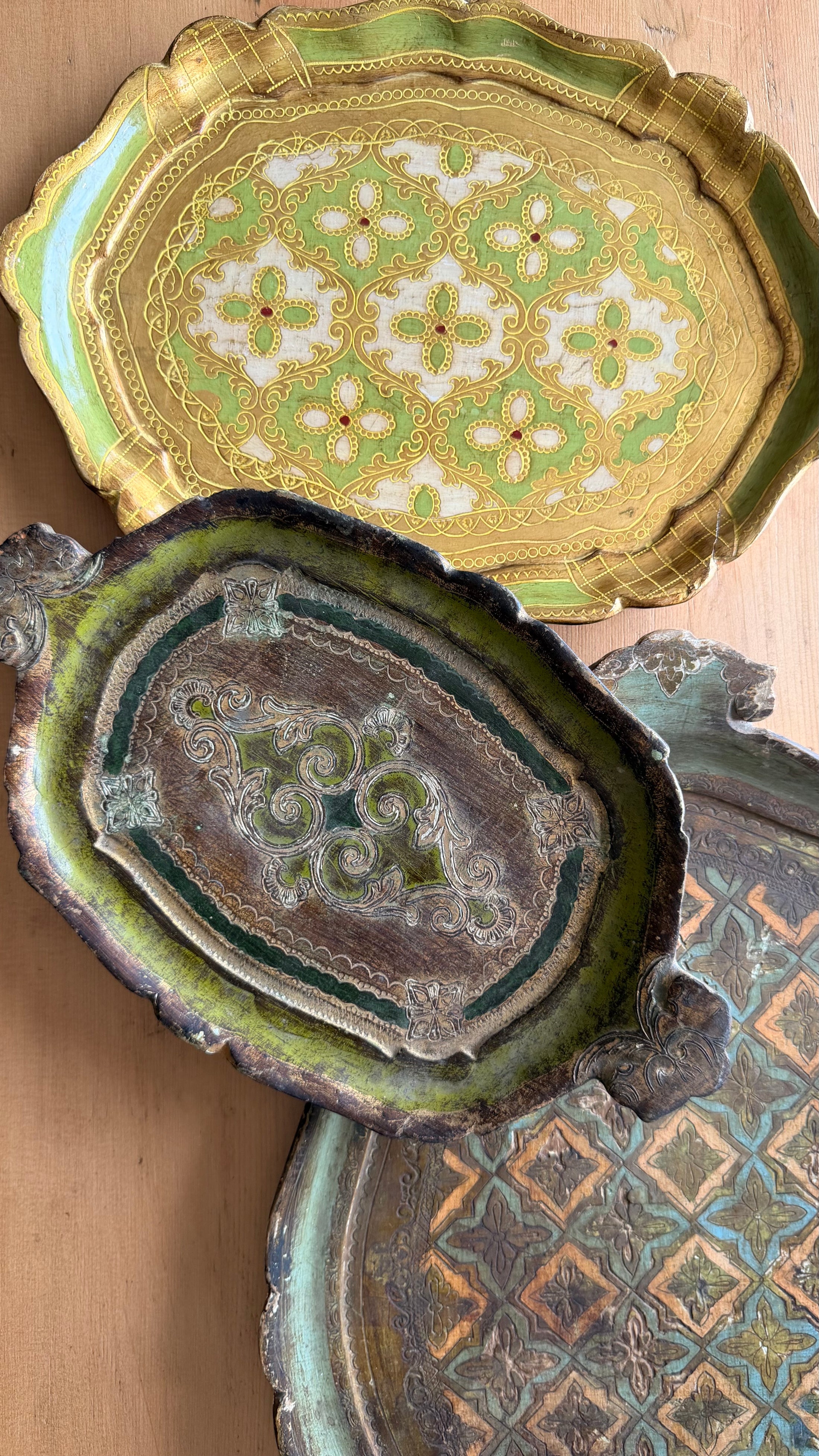 Petite Florentine Tray with Light + Dark Green Coloring