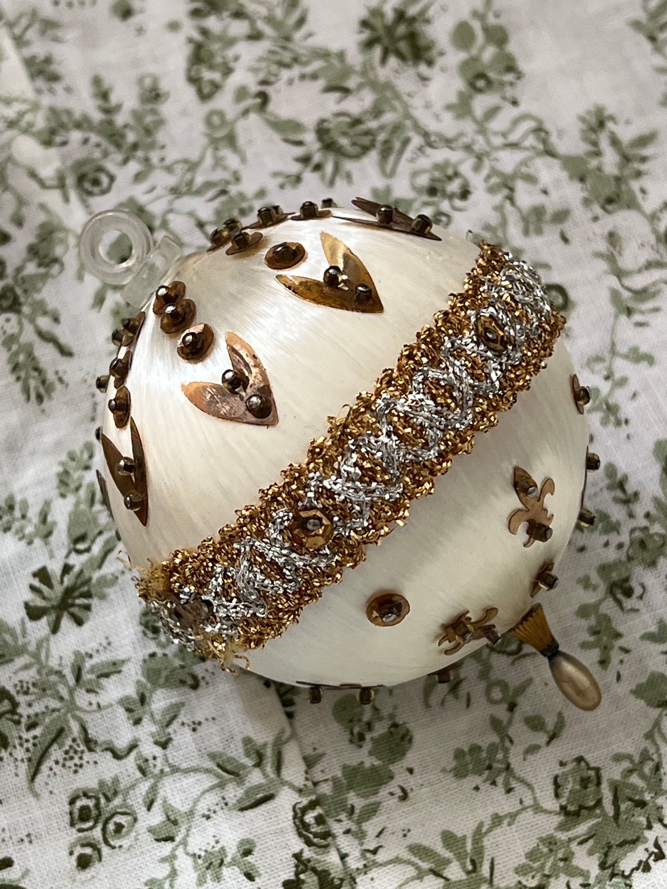SET of 4 | Vintage Decorated Silk Bulbs (Ivory + Gold)