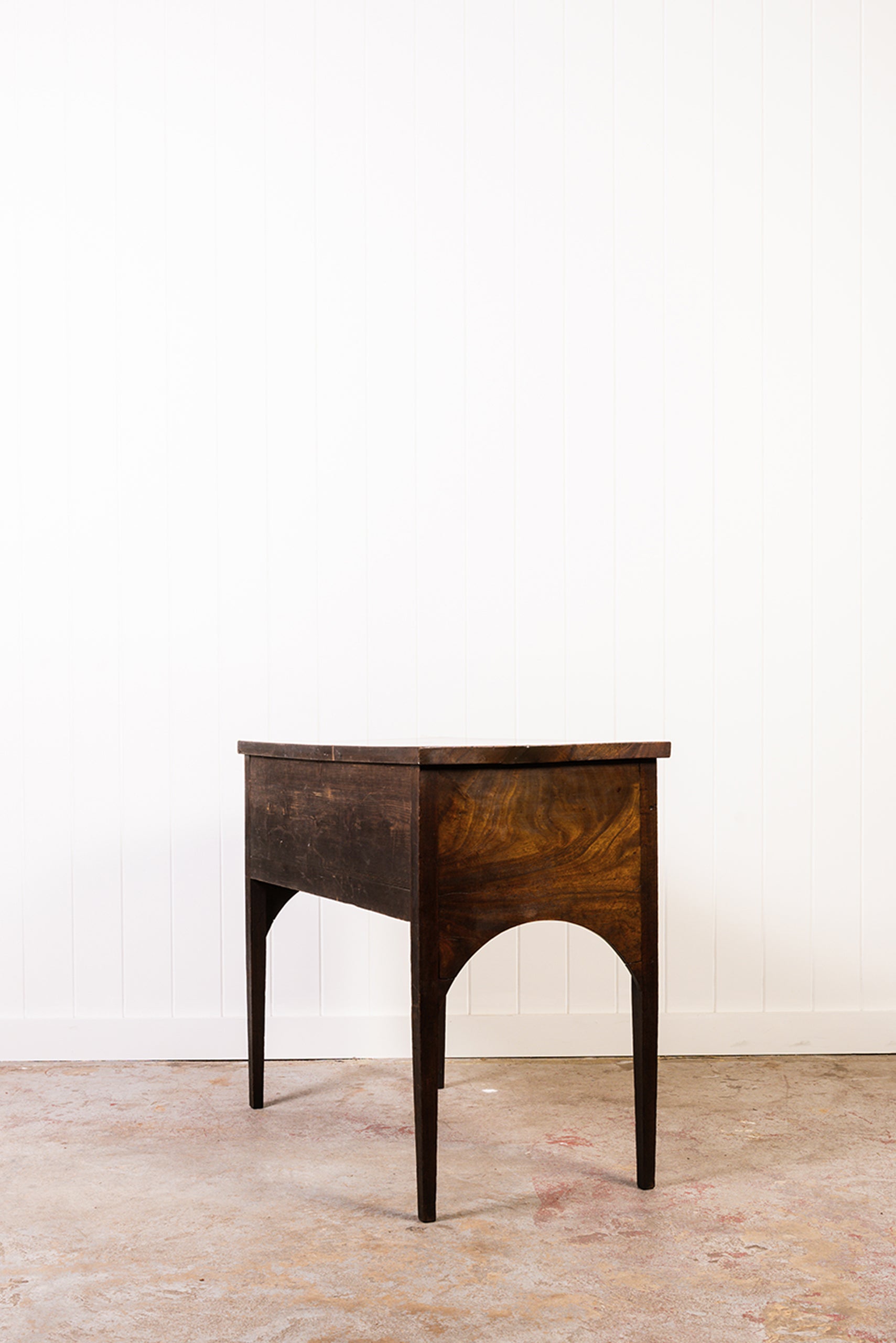English Mahogany Knee Hole Desk with Octagon Ring Pulls (c. 1820)