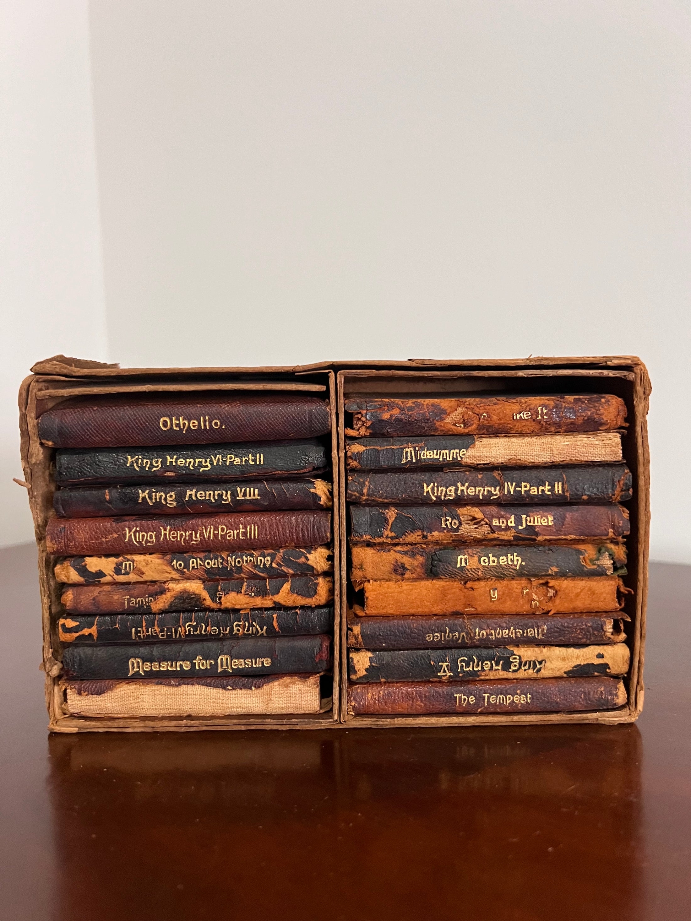 Antique Knickerbocker Leather and Novelty Co. Mini Shakespeare Book Set of 18