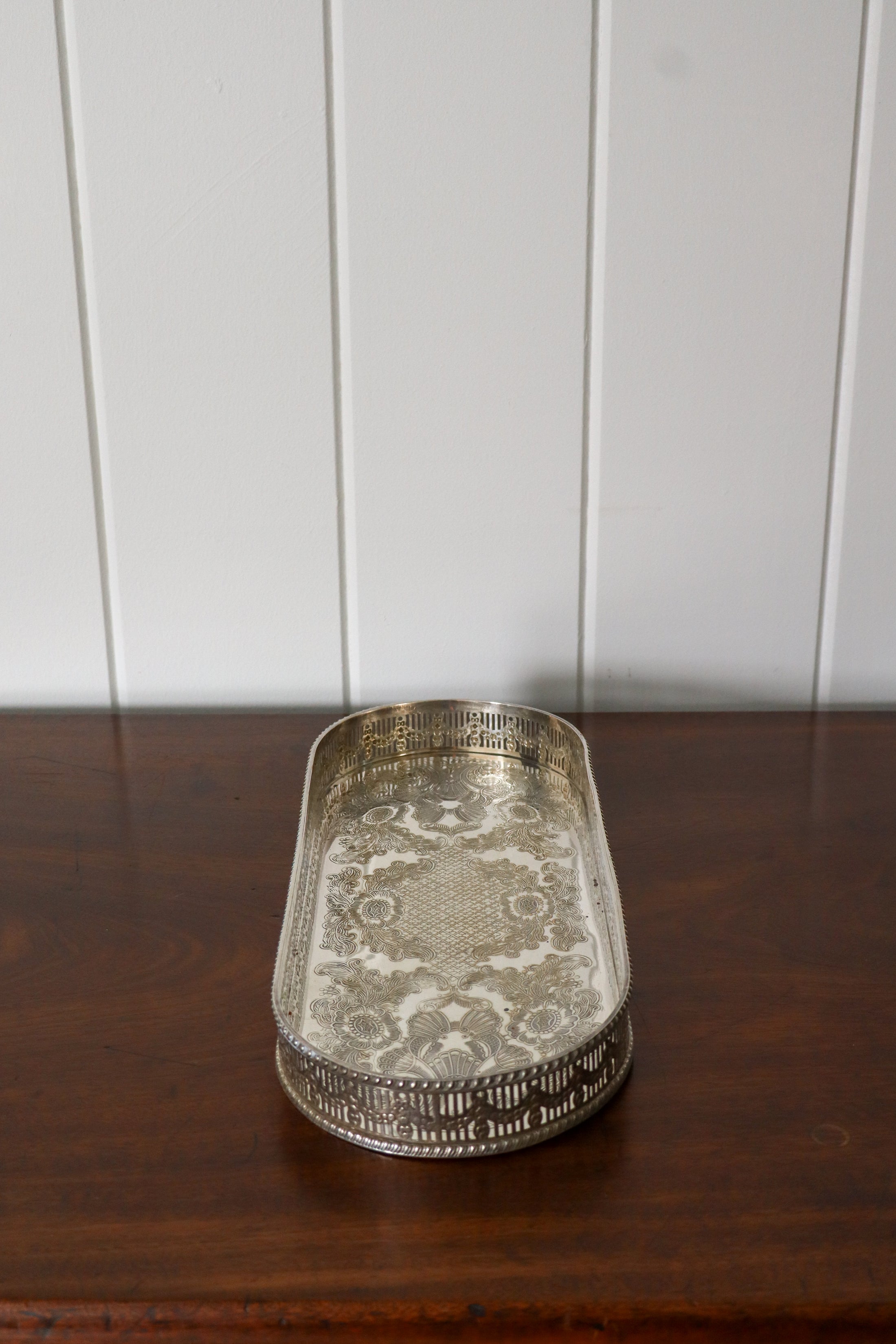 Rounded Gallery Silverplate Viners of Sheffield