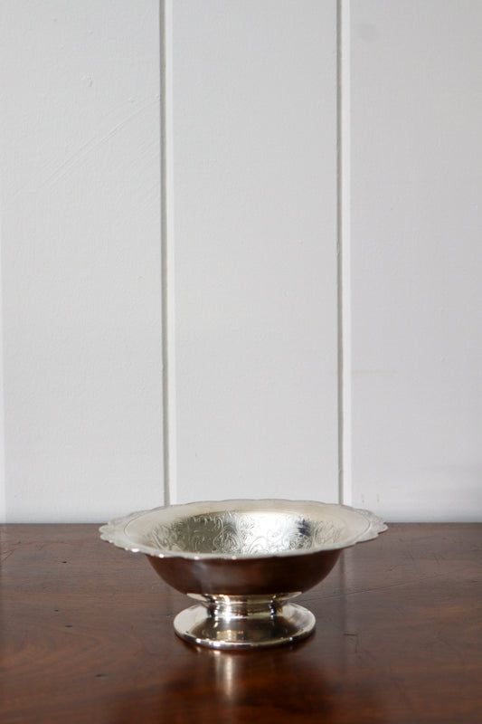 Barker Ellis English Silverplate Scalloped Pedestal Dish