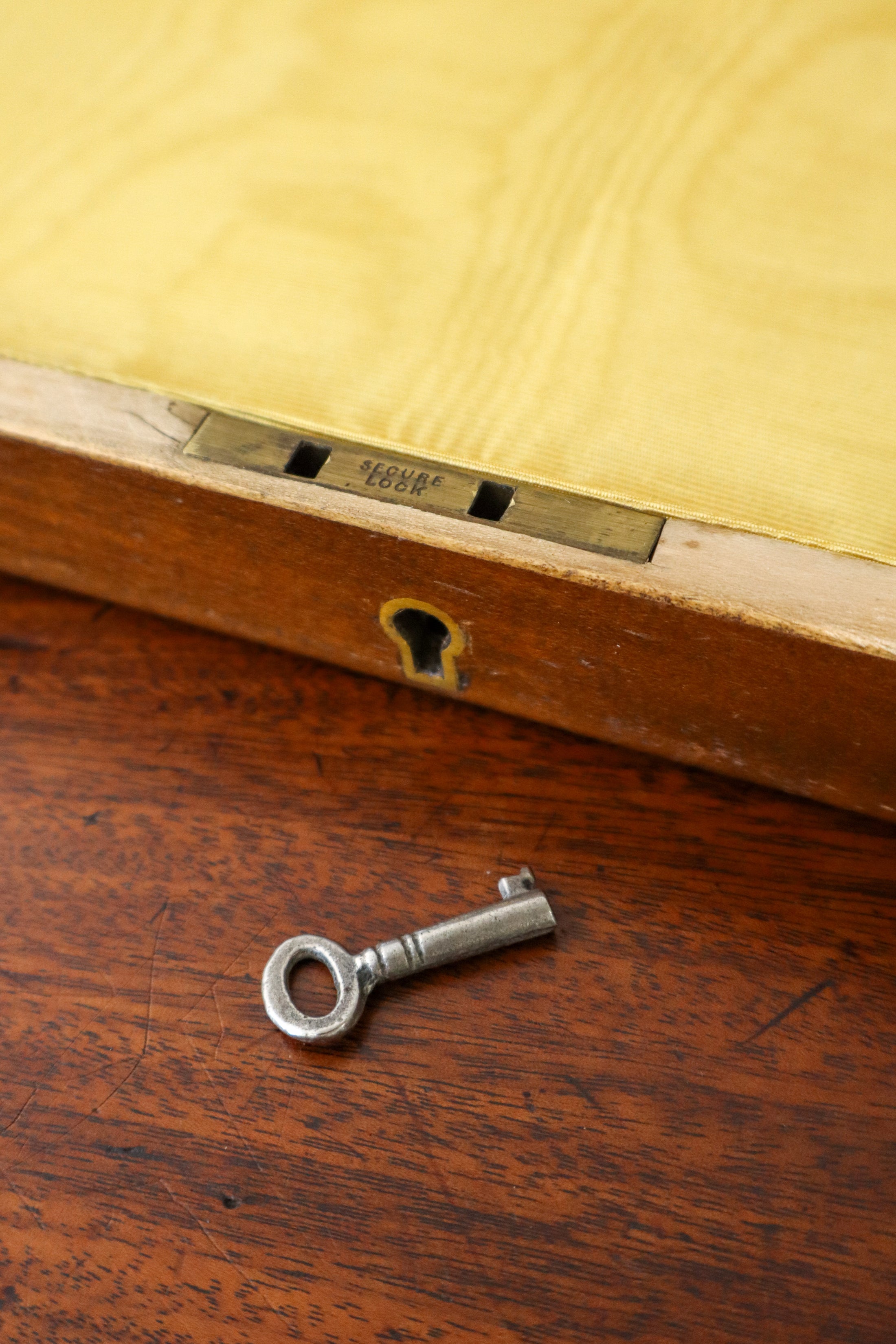 Mahogany Flat Box With Yellow Silk Lining + Working Key