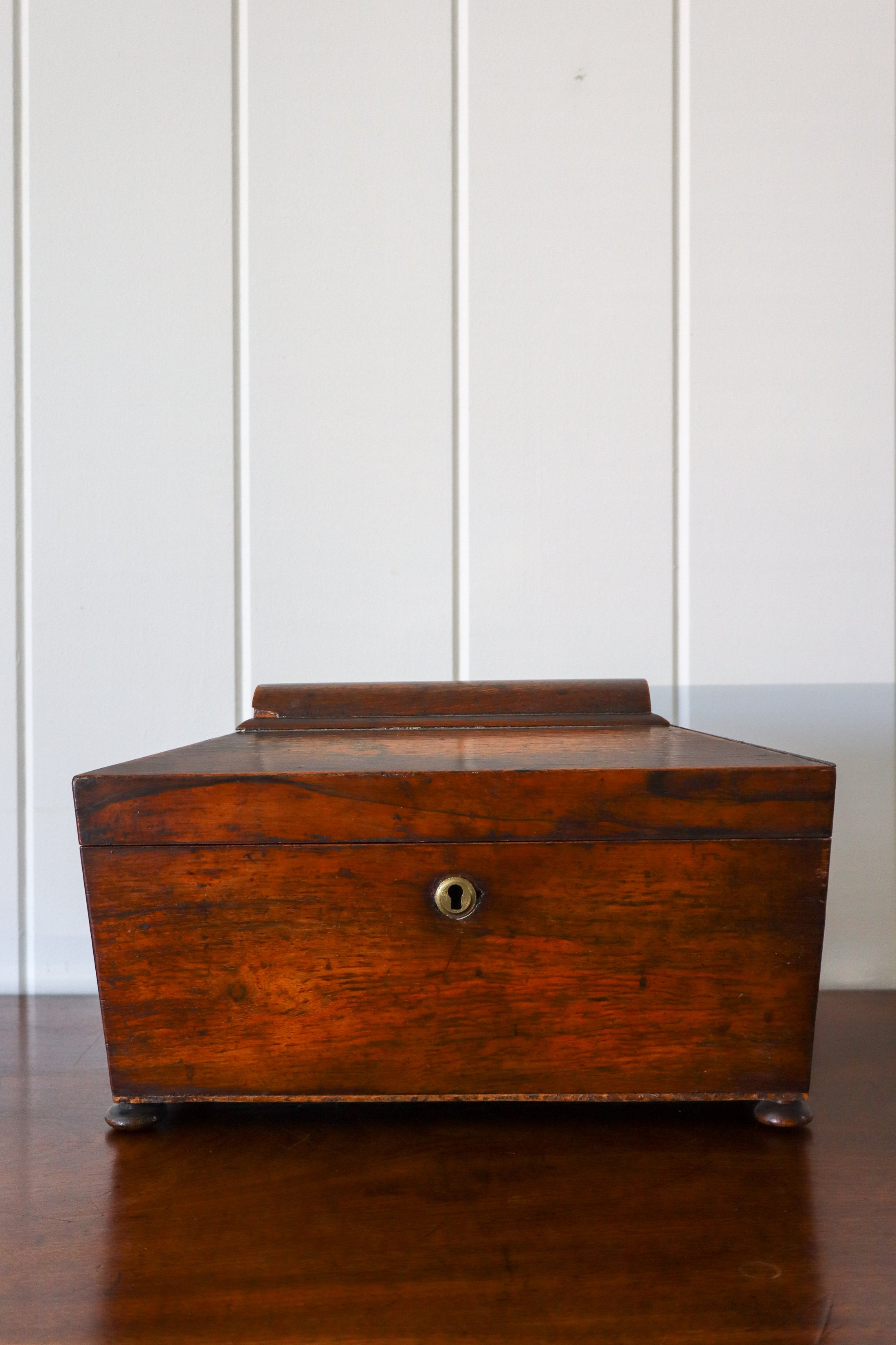 William IV Rosewood Tea Caddy With Original Fittings on Bun Feet (c. 1835)