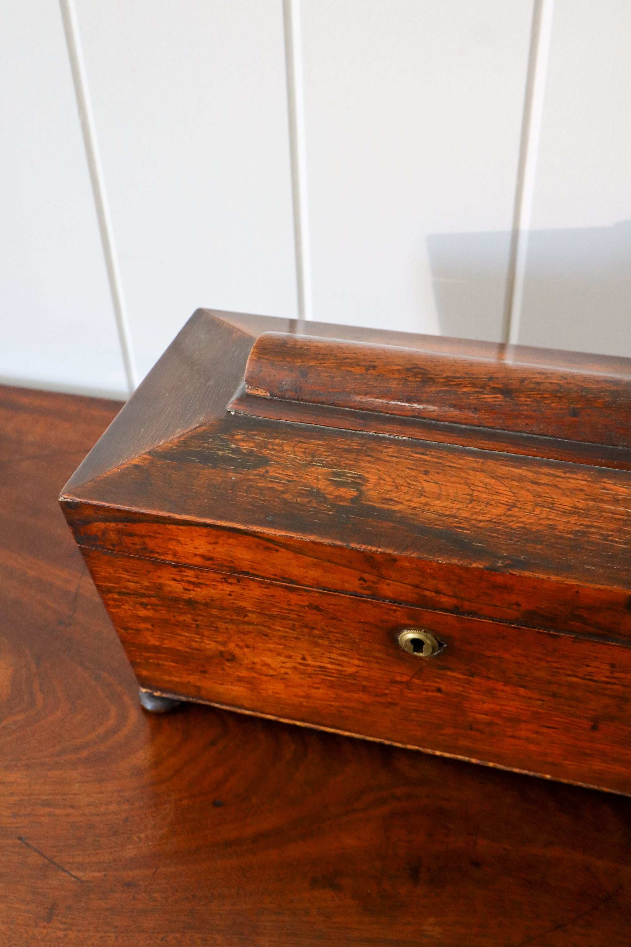 William IV Rosewood Tea Caddy With Original Fittings on Bun Feet (c. 1835)