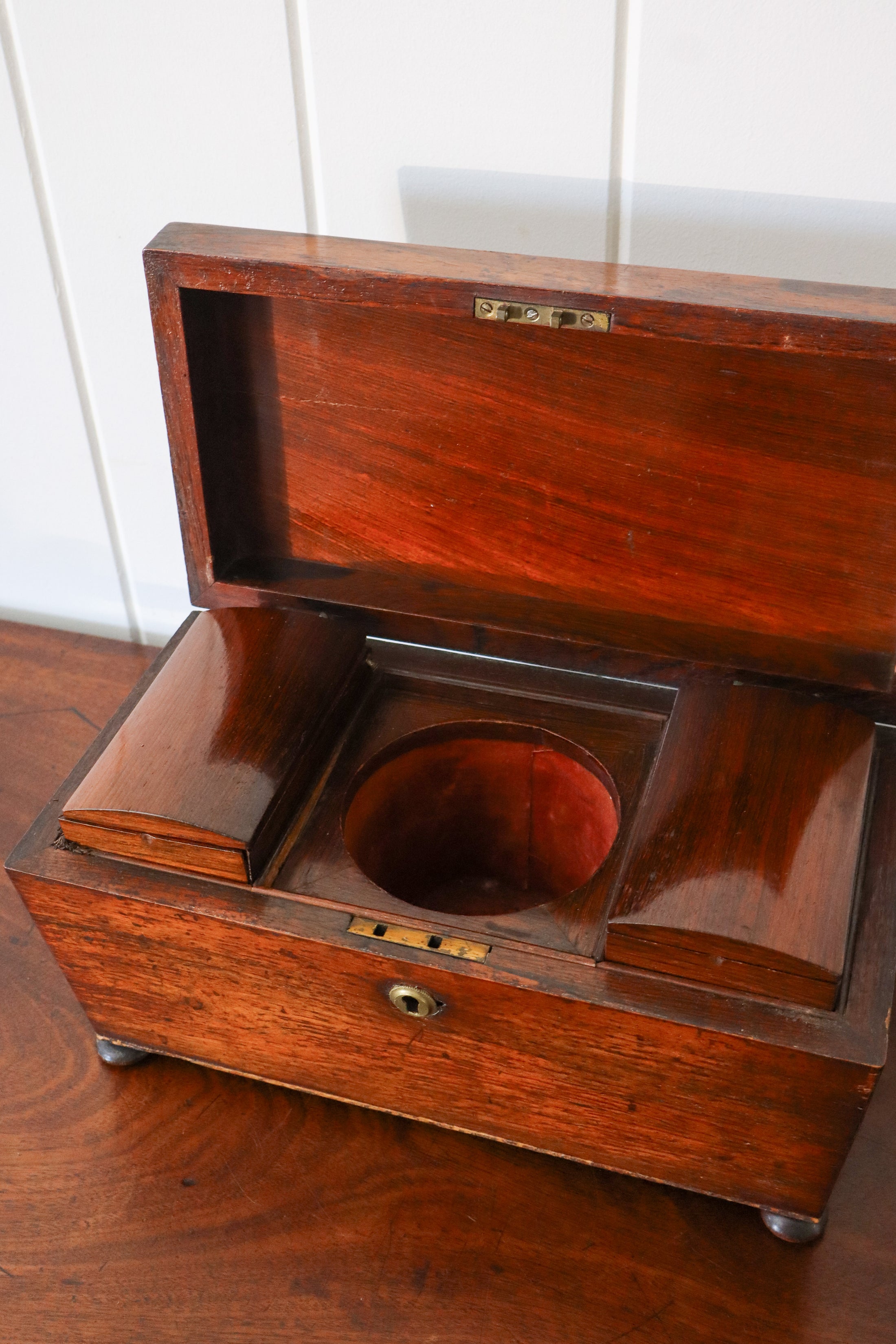 William IV Rosewood Tea Caddy With Original Fittings on Bun Feet (c. 1835)