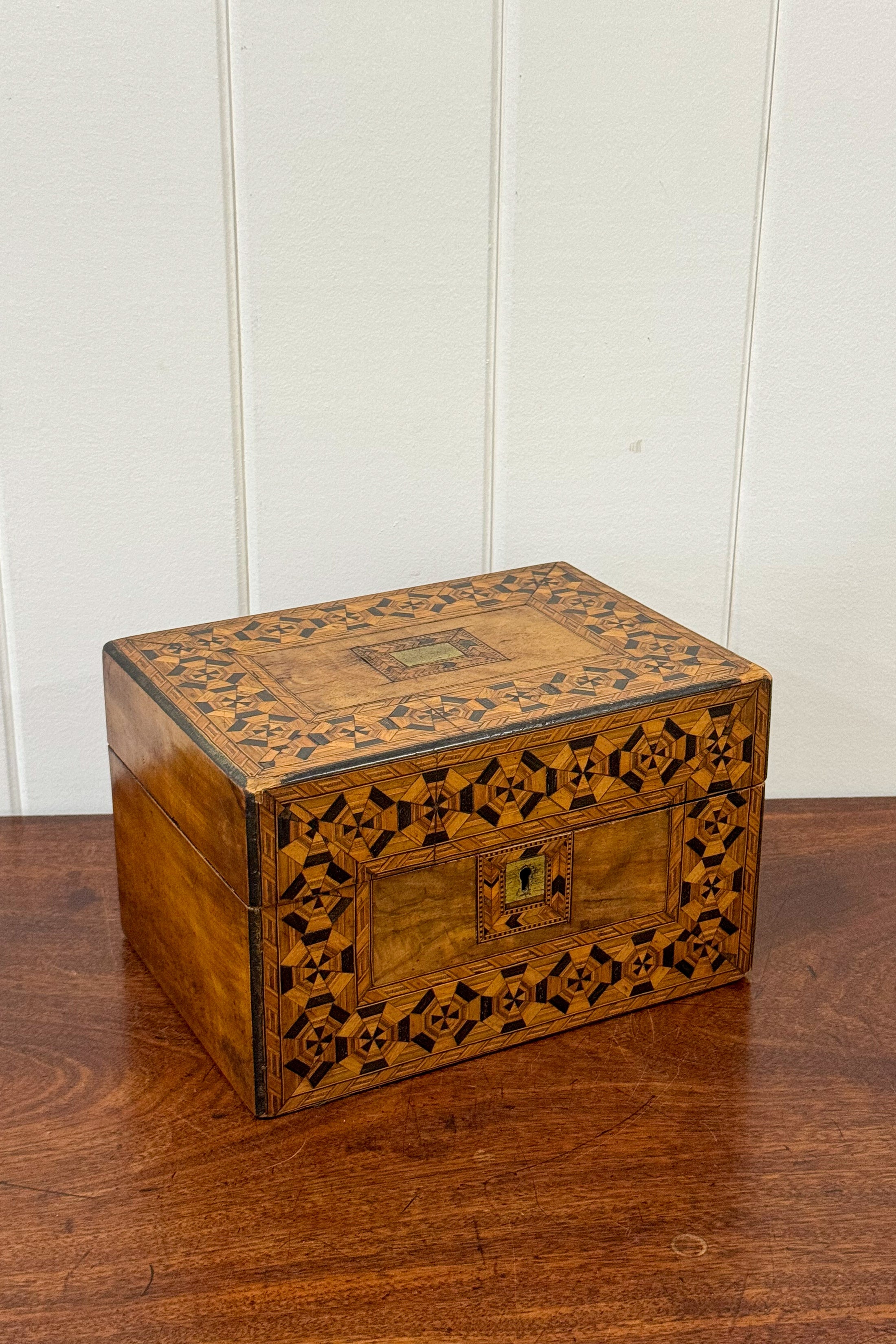 Early 19th Century Tunbridge Box with Yellow Interior Lid