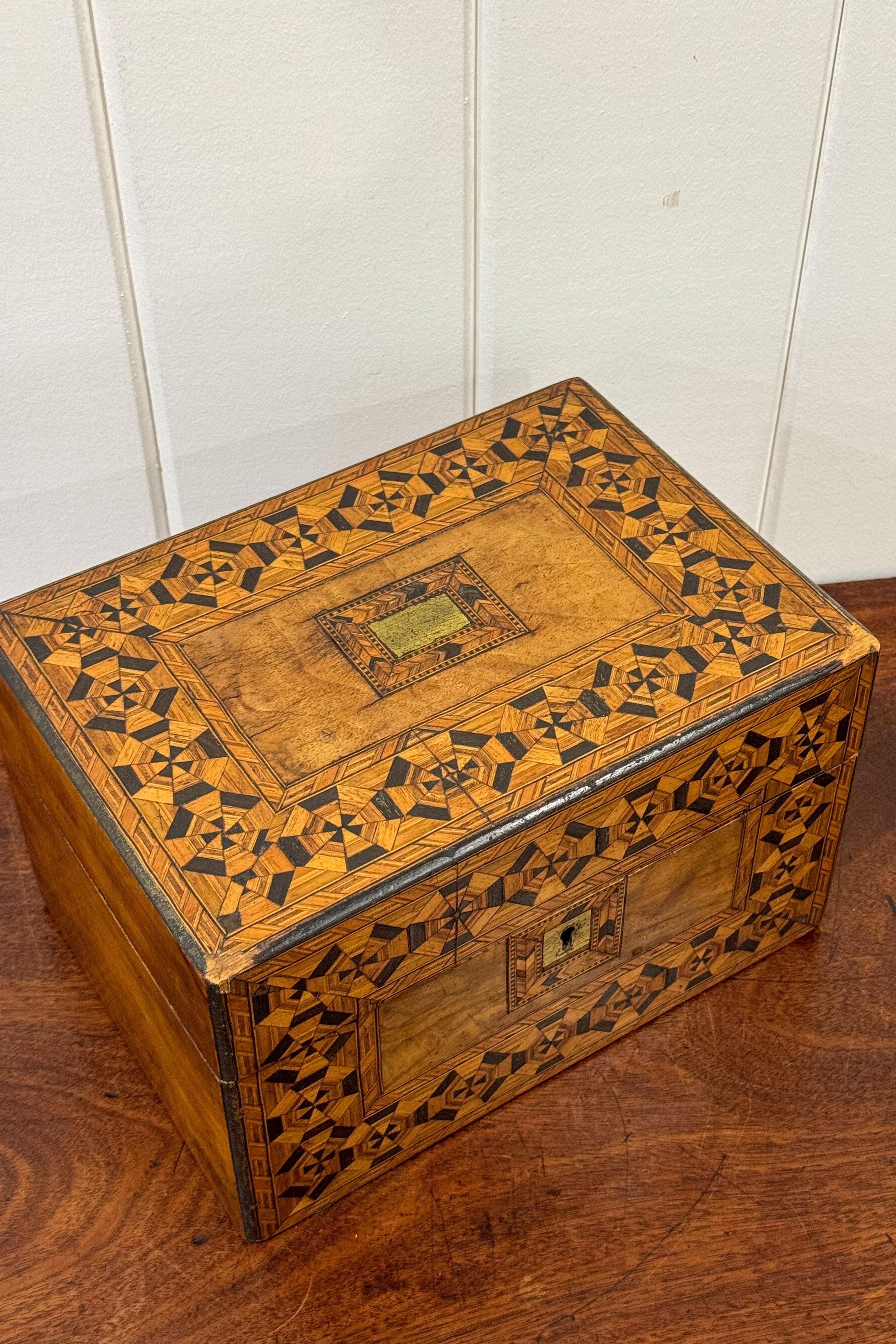 Early 19th Century Tunbridge Box with Yellow Interior Lid