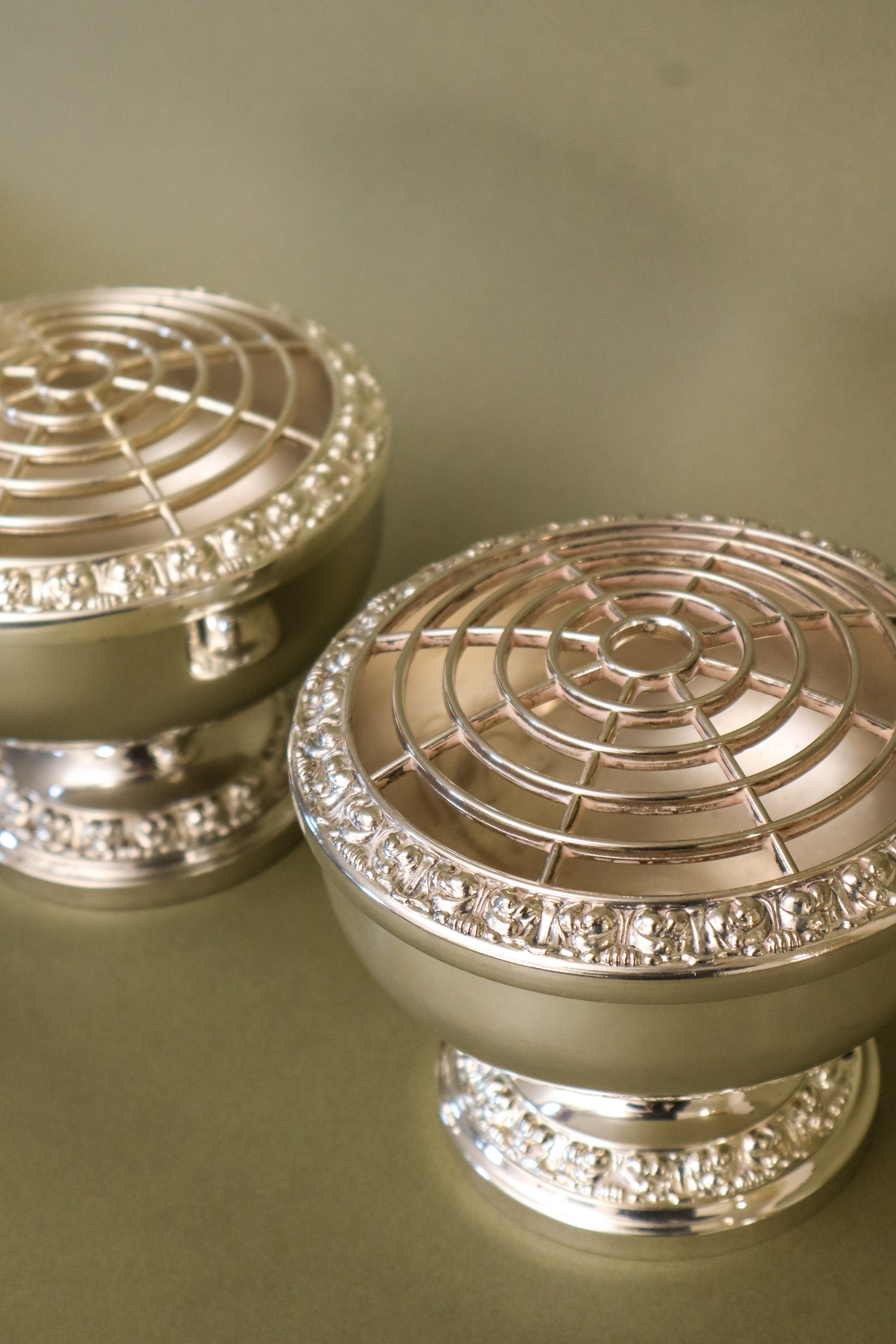 English Silver Plate Rose Bowl with Floral Rim Frogger (c. 1920)