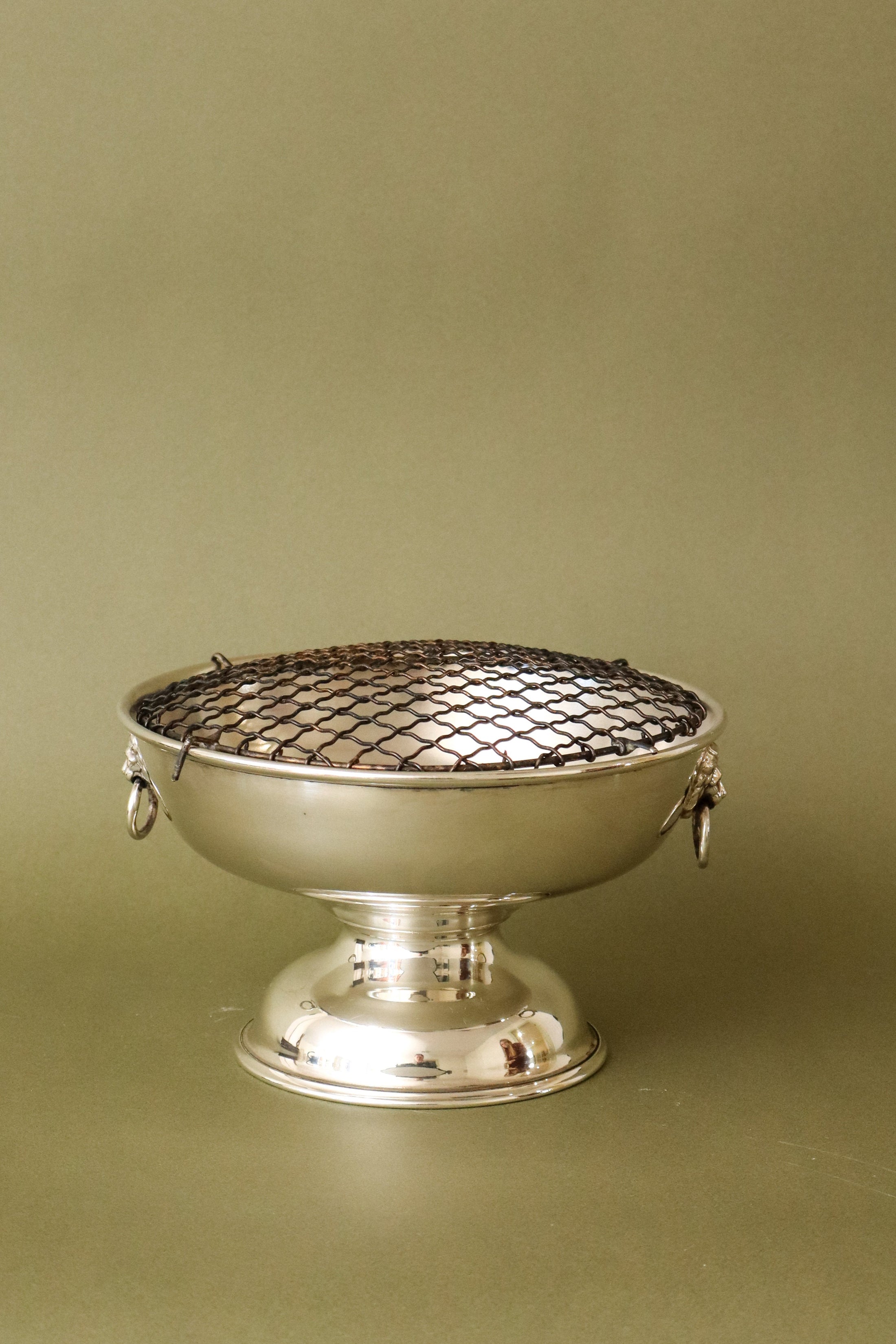 Large English Silverplate Frogger With Lion Heads