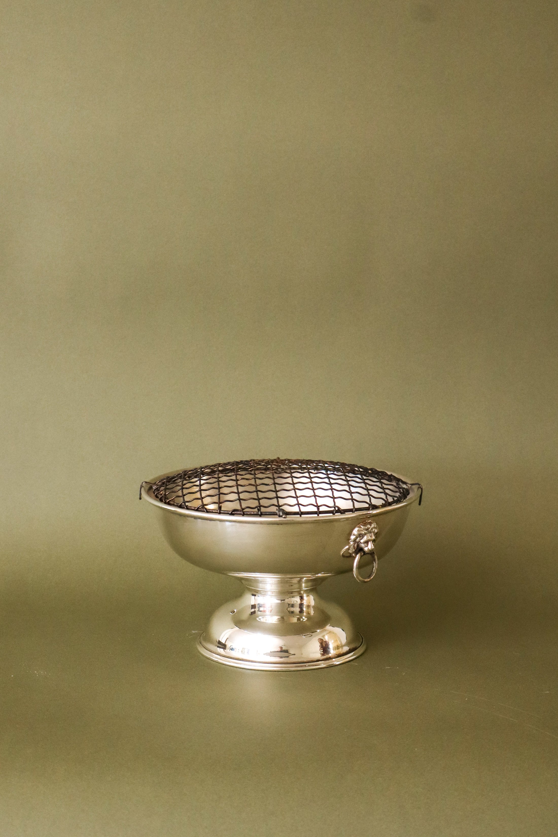 Large English Silverplate Frogger With Lion Heads