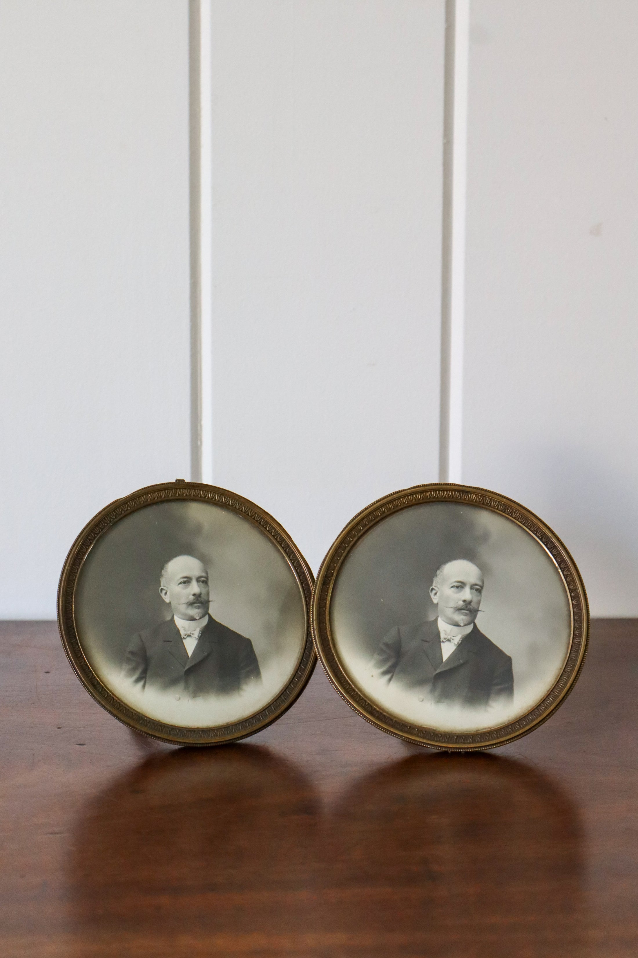 Petite French Brass Circle Frame (Tabletop)