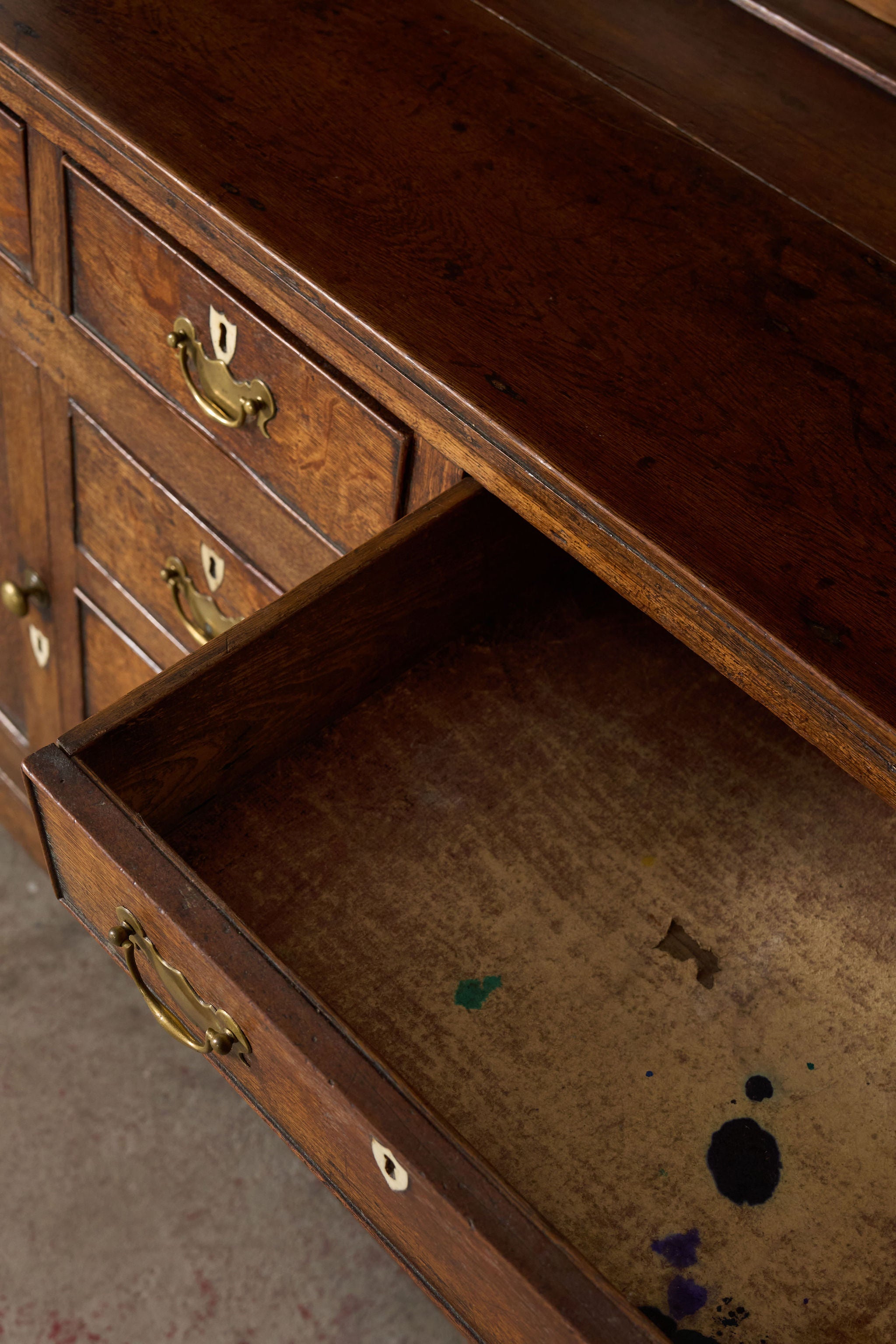 18th Century English Oak Dresser Base and Plate Rack with Inlay Keyholes