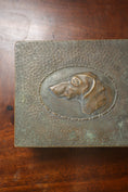 Load image into Gallery viewer, Vintage Brass Box Depicting a Hound

