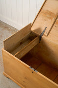 Load image into Gallery viewer, Victorian English Pine Blanket / Toy Trunk
