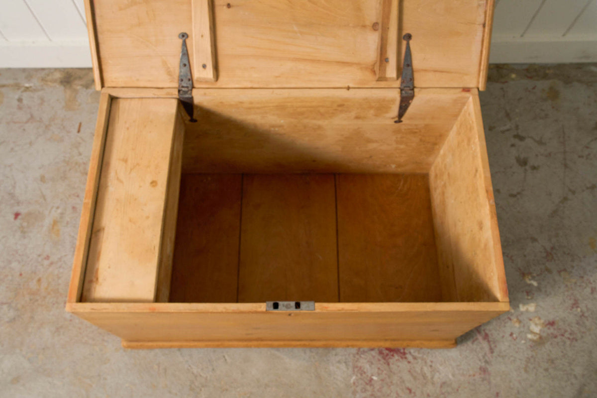 Victorian English Pine Blanket / Toy Trunk