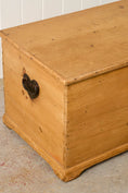 Load image into Gallery viewer, Victorian English Pine Blanket / Toy Trunk
