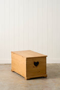 Load image into Gallery viewer, Victorian English Pine Blanket / Toy Trunk
