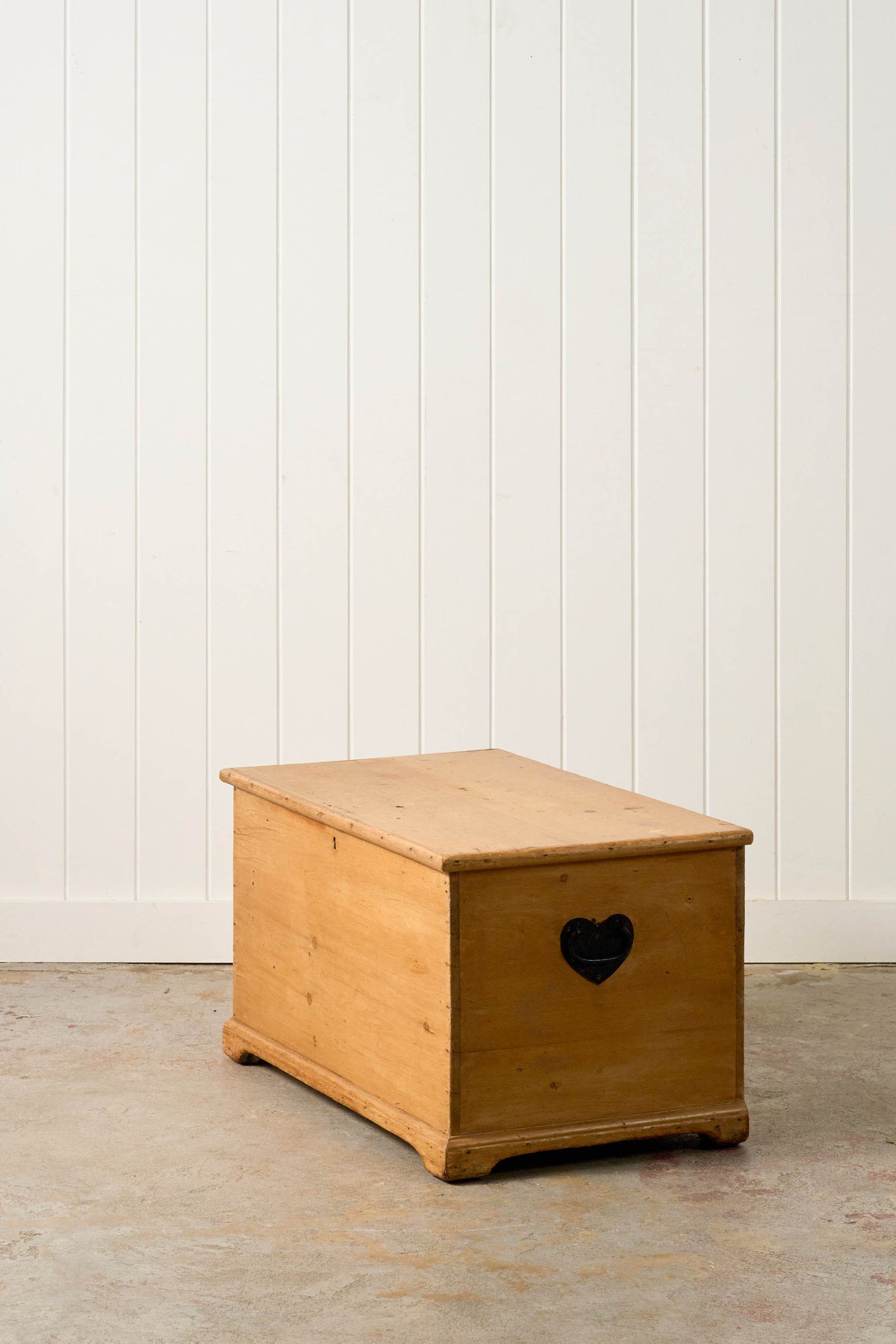 Victorian English Pine Blanket / Toy Trunk