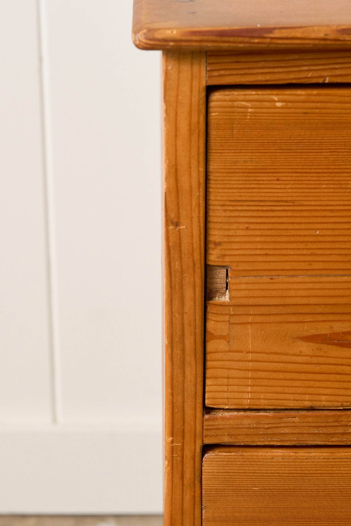 Victorian 2-Over-2 English Pine Chest on Bracket Feet