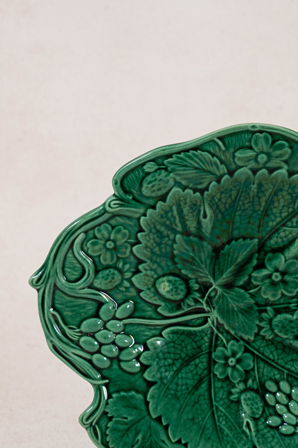Antique Wedgwood Green Majolica Strawberry Leaf Plate