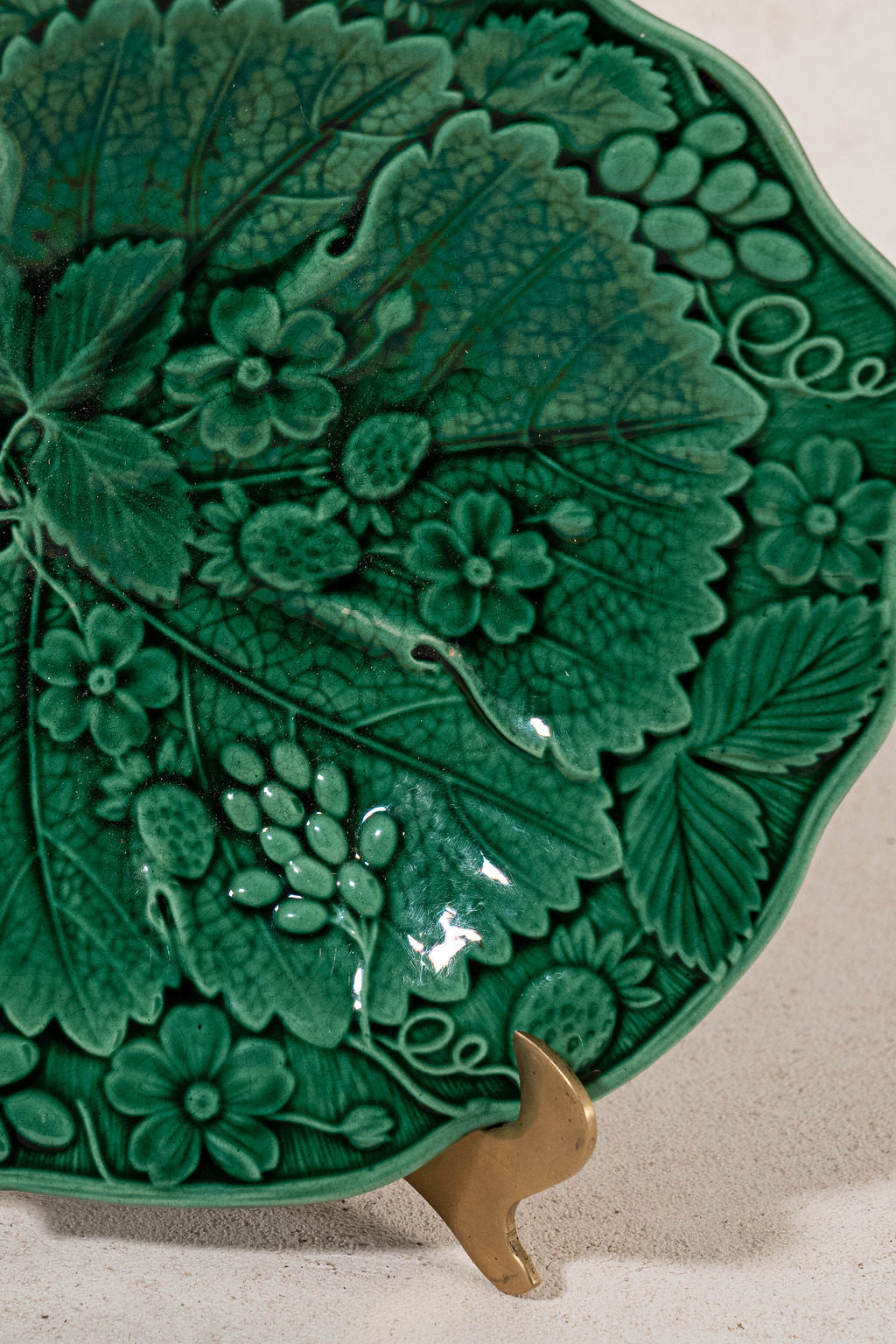 Antique Wedgwood Green Majolica Strawberry Leaf Shaped Plate – FOUND