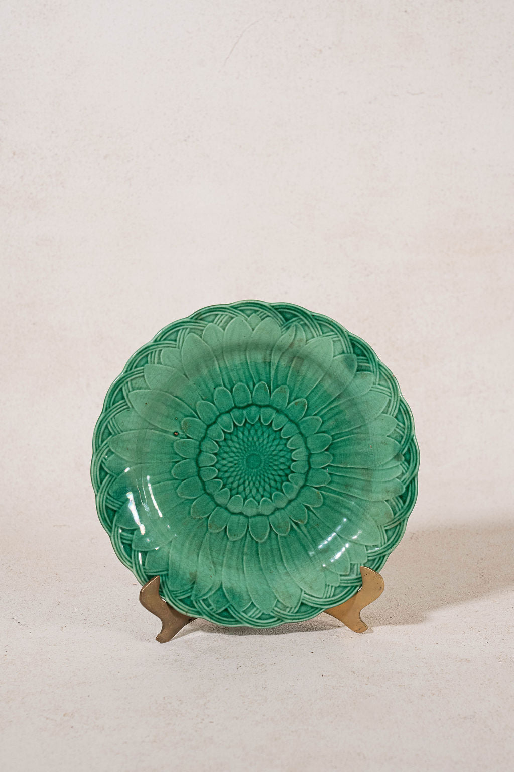 Antique Wedgwood Green Majolica Sunflower Plate | Paler Glazing in Color