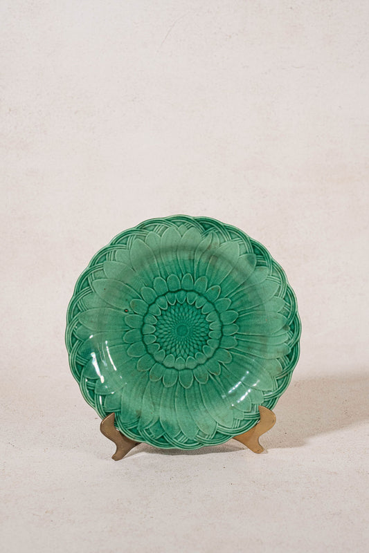 Antique Wedgwood Green Majolica Sunflower Plate | Paler Glazing in Color