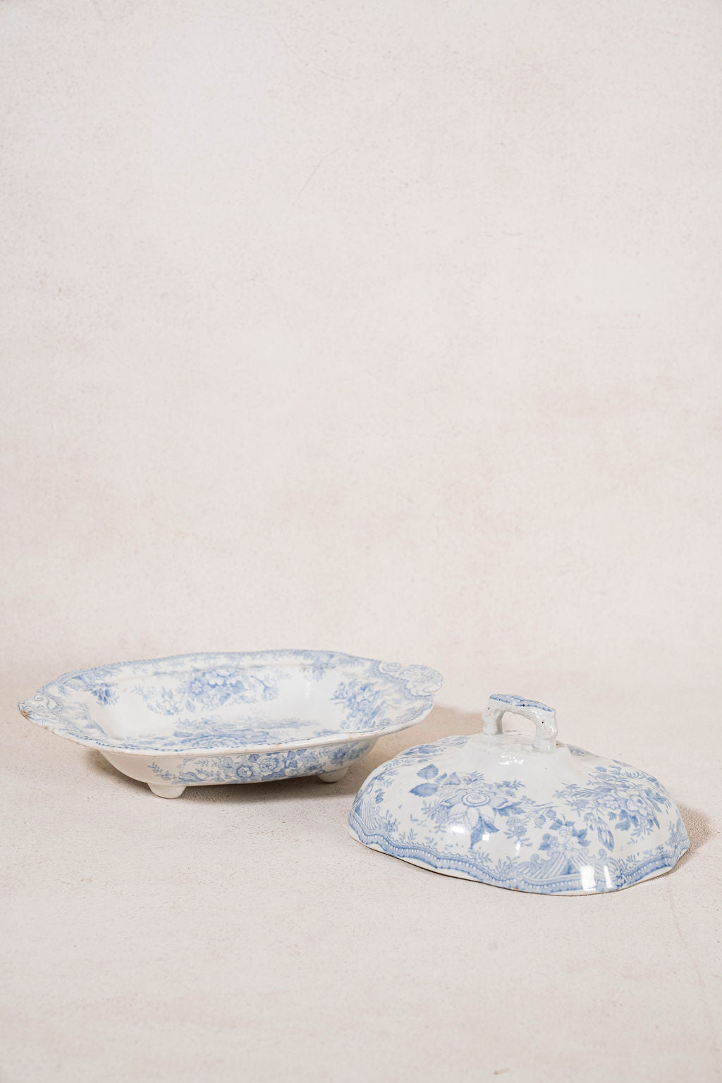 Lidded Antique Asiatic Pheasant Tureen (No. 1)